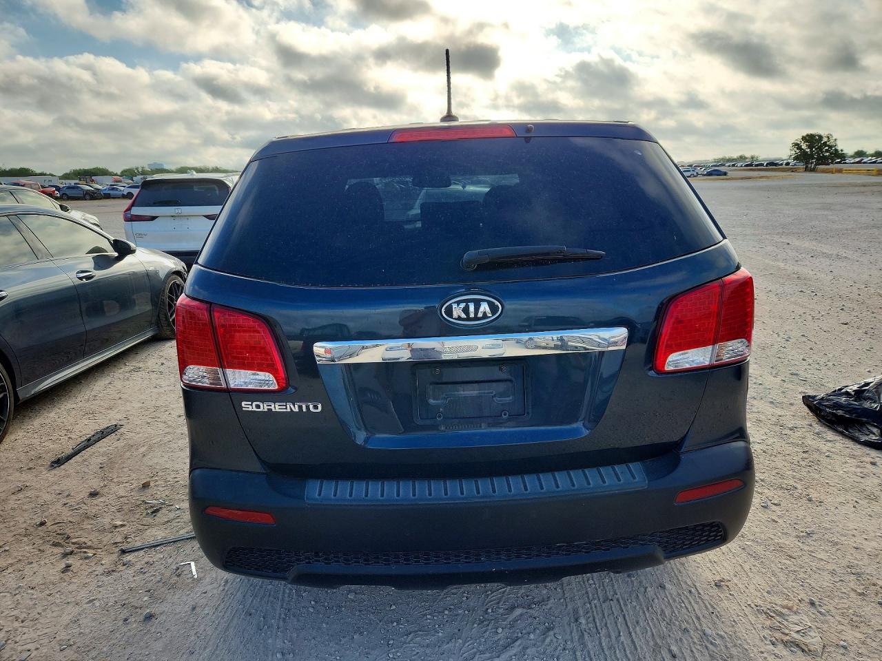 2013 Kia Sorento Lx Black vin: 5XYKT3A16DG378090