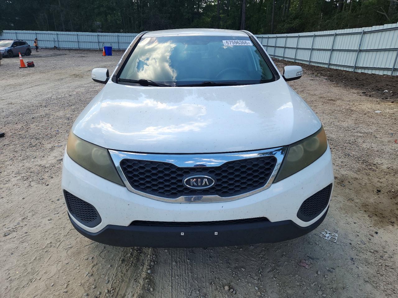 2011 Kia Sorento Lx White vin: 5XYKT3A17BG089121