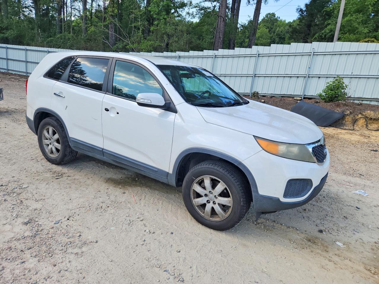 2011 Kia Sorento Lx White vin: 5XYKT3A17BG089121