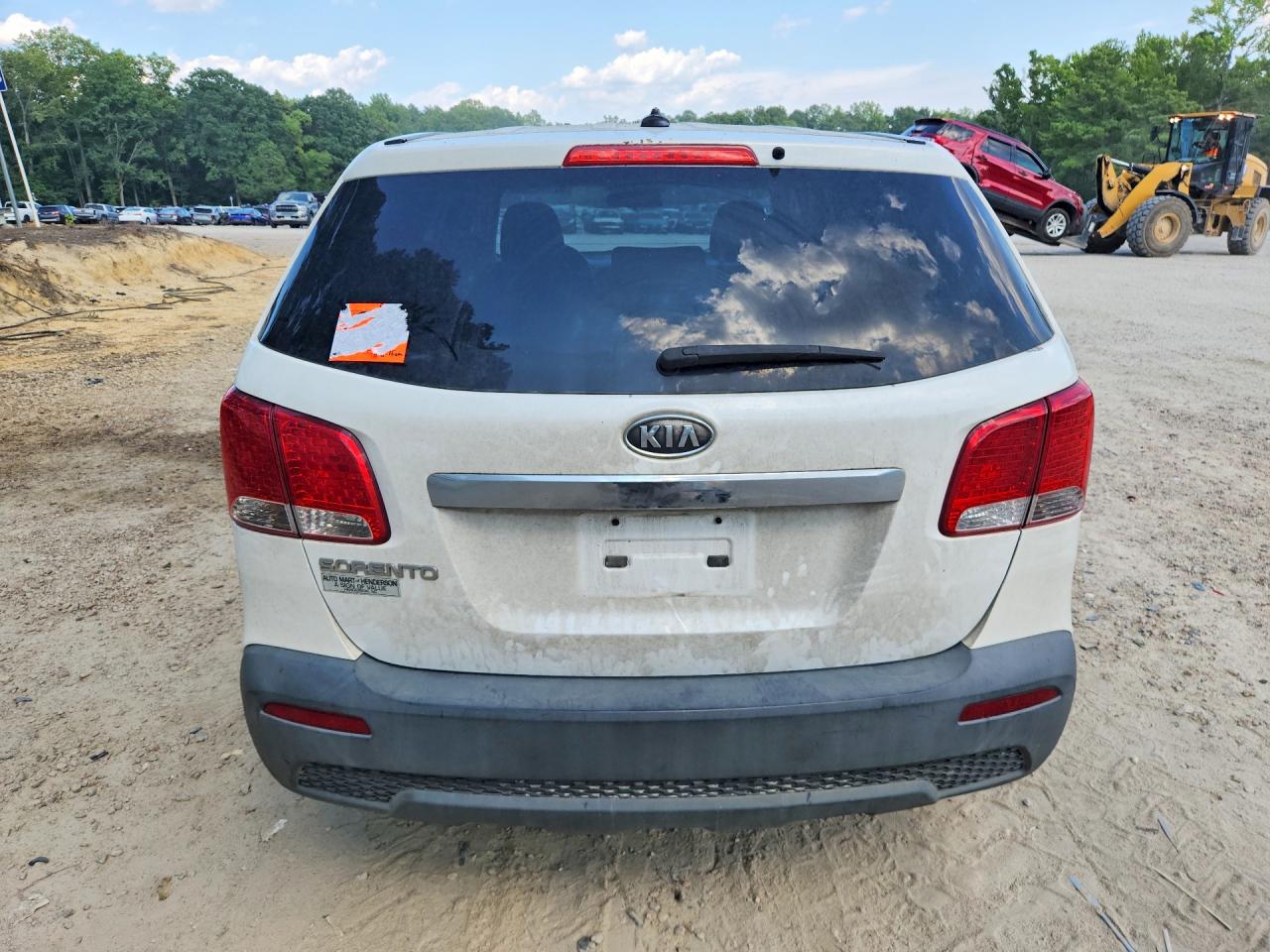 2011 Kia Sorento Lx White vin: 5XYKT3A17BG089121