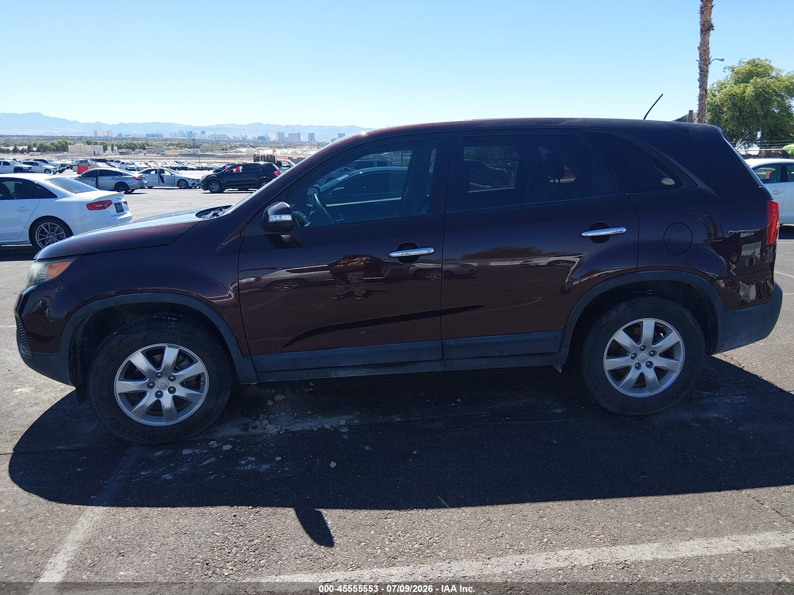 2011 Kia Sorento Lx Red vin: 5XYKT3A17BG127740