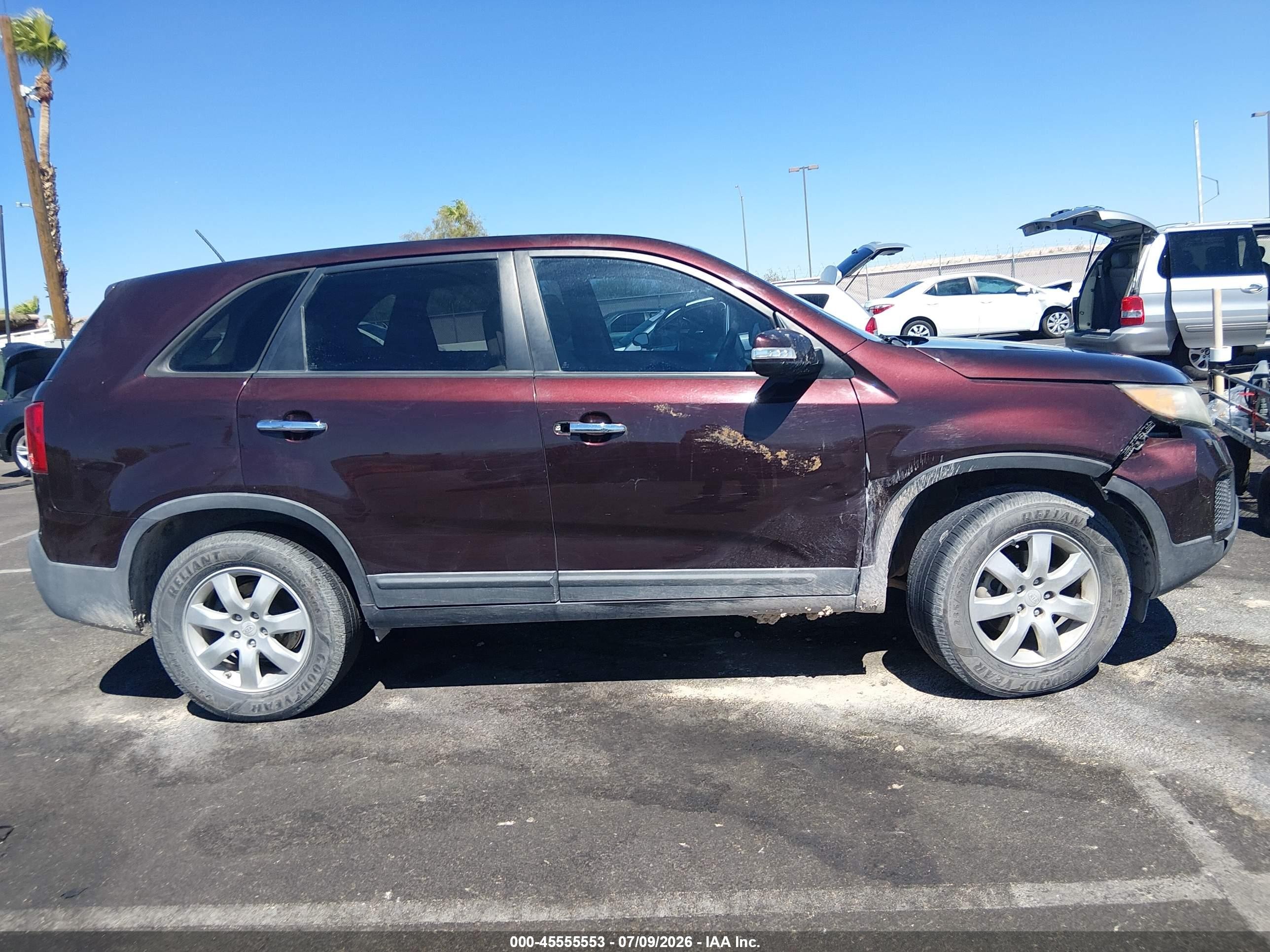 2011 Kia Sorento Lx Red vin: 5XYKT3A17BG127740
