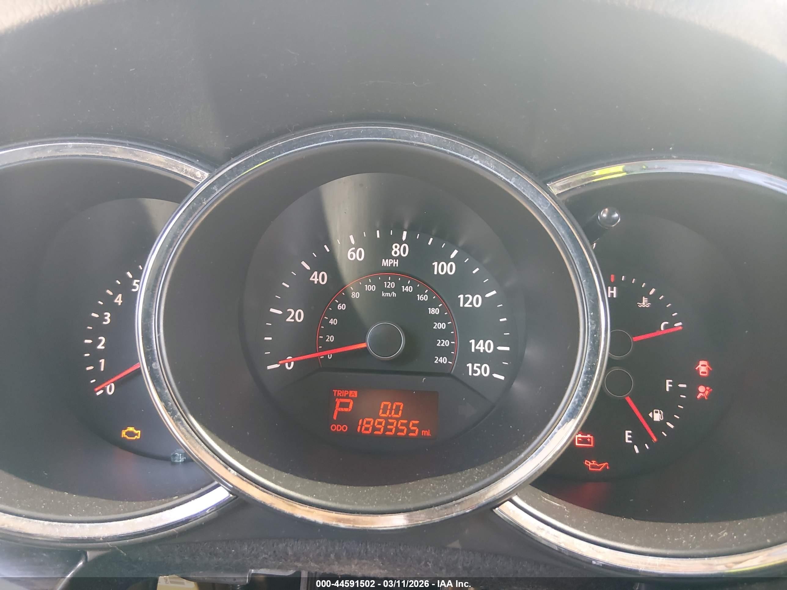 2011 Kia Sorento Lx White vin: 5XYKT3A17BG128015
