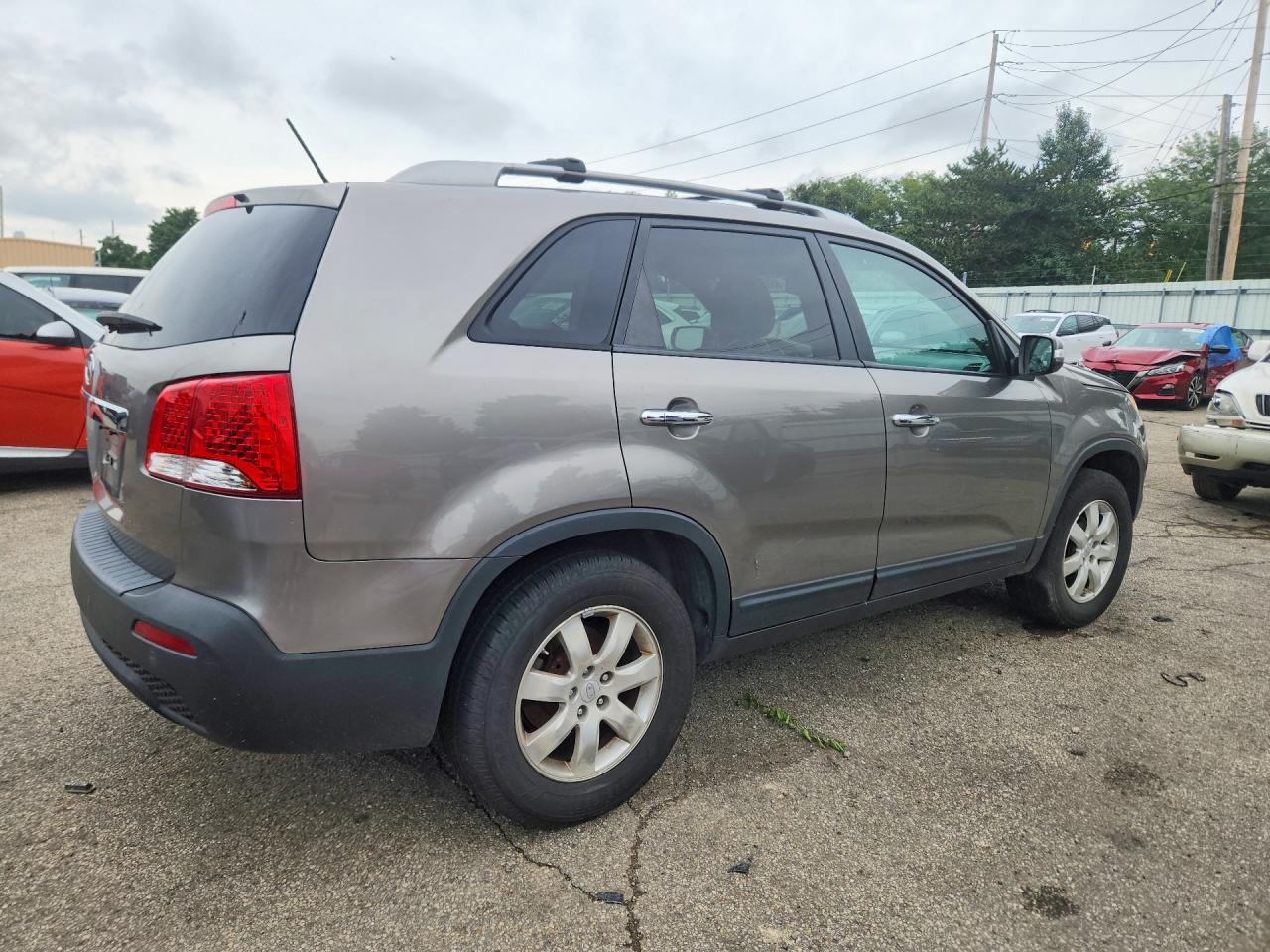 2011 Kia Sorento Lx Серый vin: 5XYKT3A17BG171365