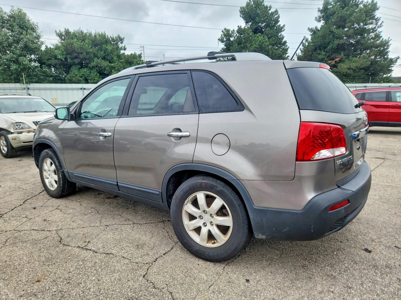 2011 Kia Sorento Lx Серый vin: 5XYKT3A17BG171365