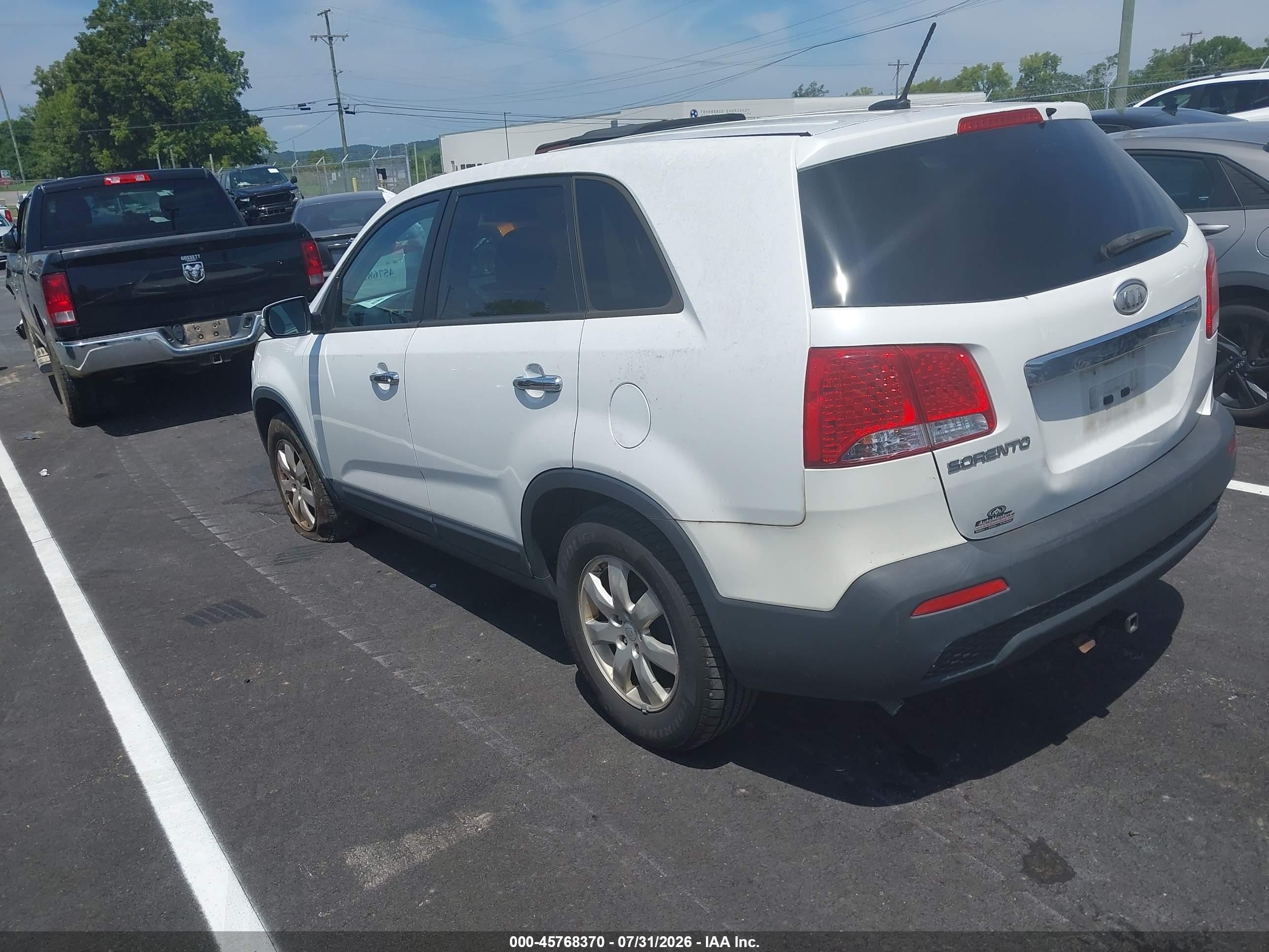 2011 Kia Sorento Lx White vin: 5XYKT3A17BG177621