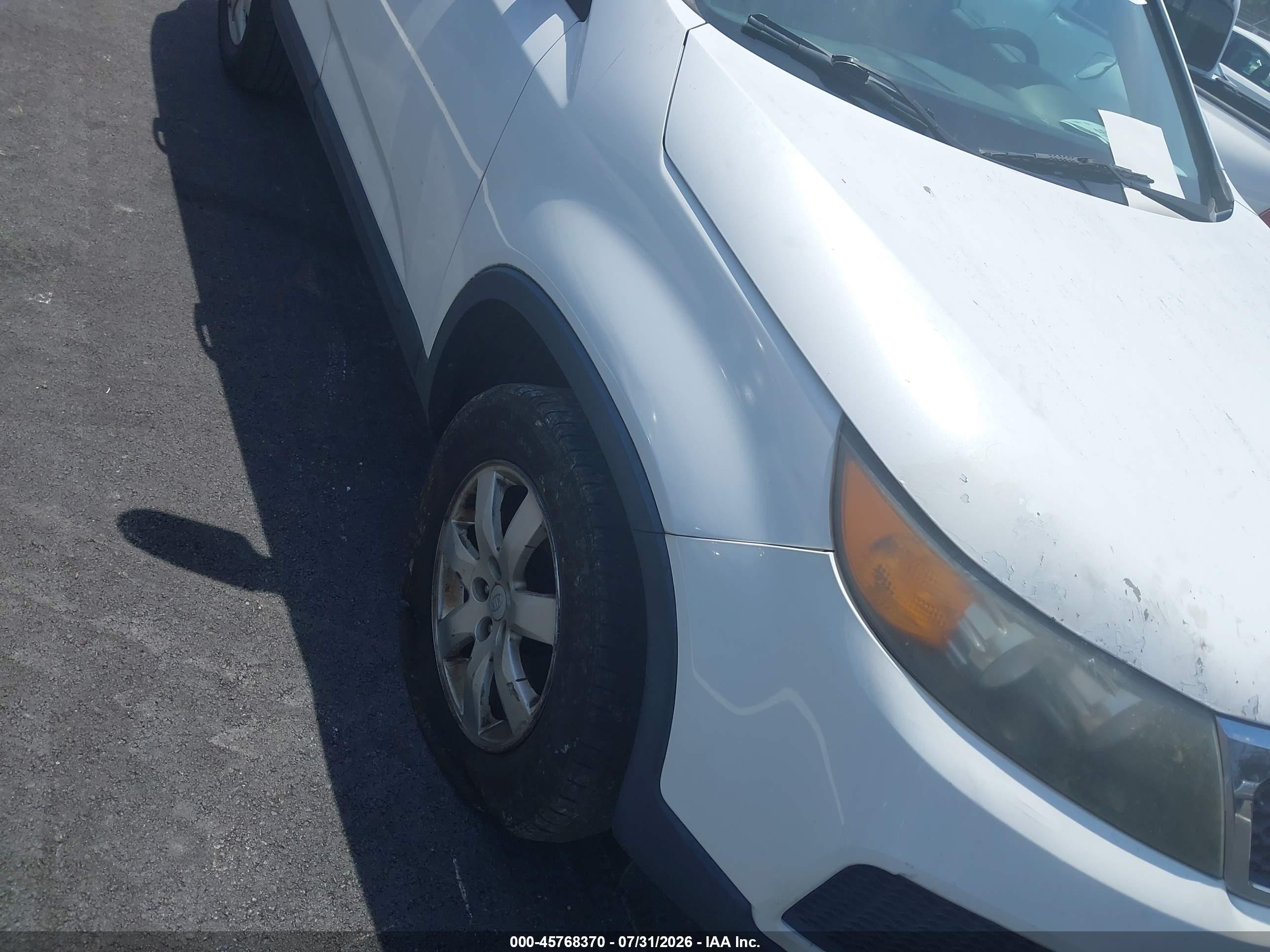 2011 Kia Sorento Lx White vin: 5XYKT3A17BG177621