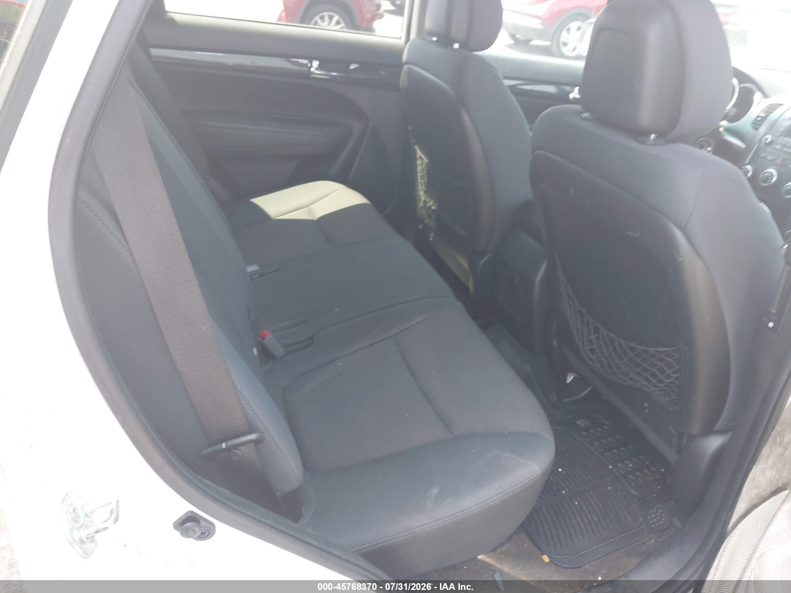 2011 Kia Sorento Lx White vin: 5XYKT3A17BG177621