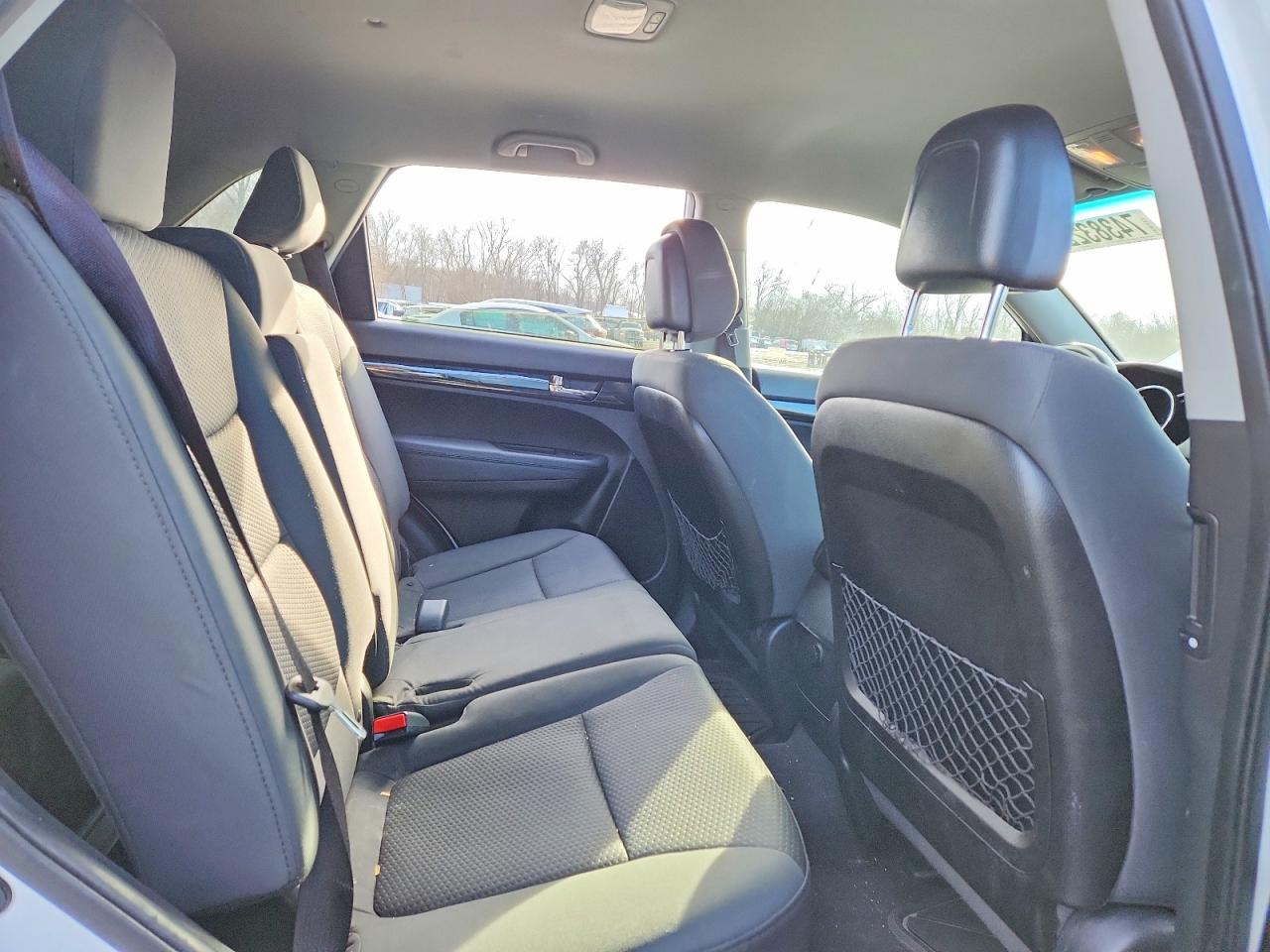 2013 Kia Sorento Lx White vin: 5XYKT3A17DG324118