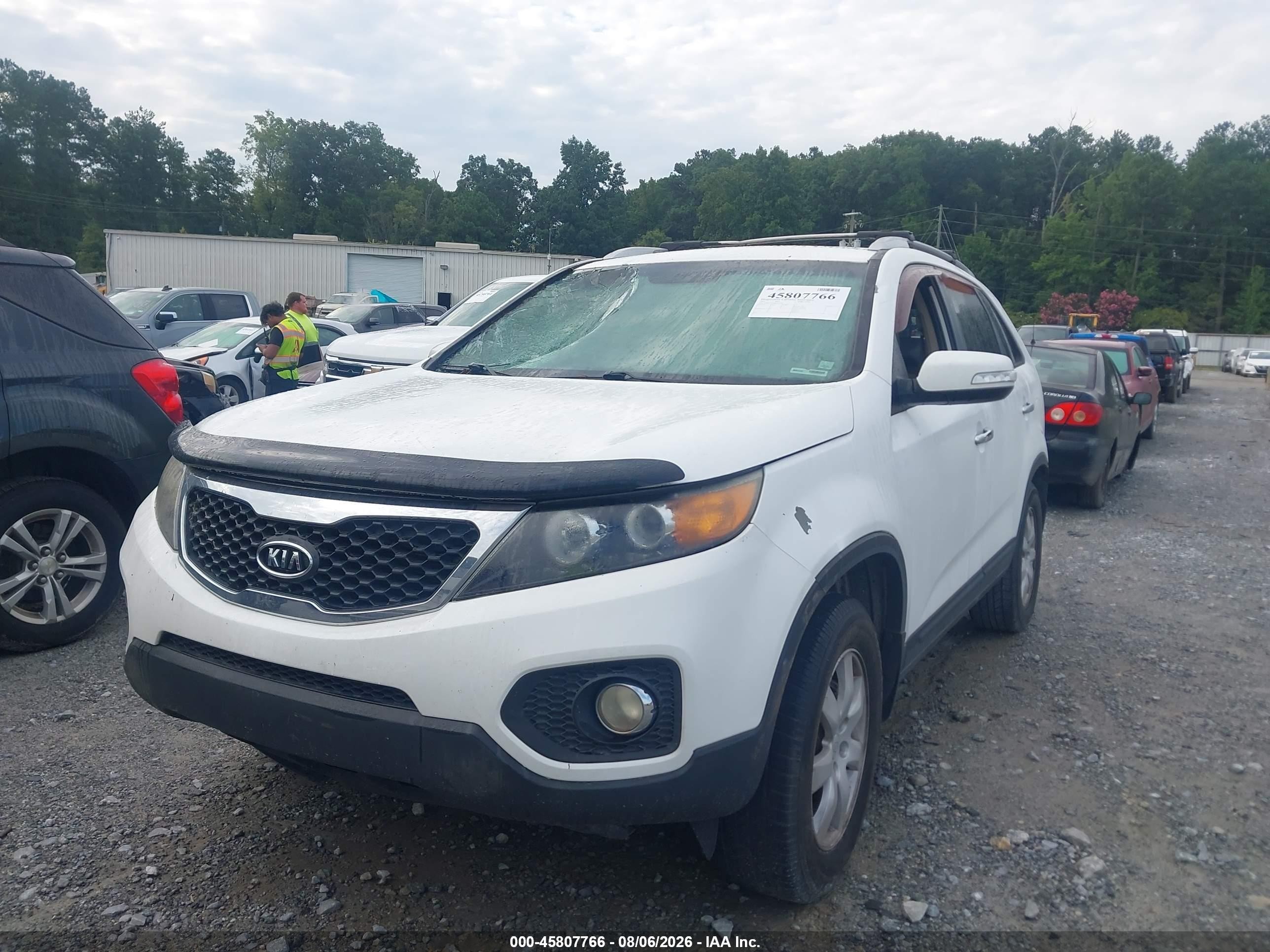 2011 Kia Sorento Lx White vin: 5XYKT3A18BG033074
