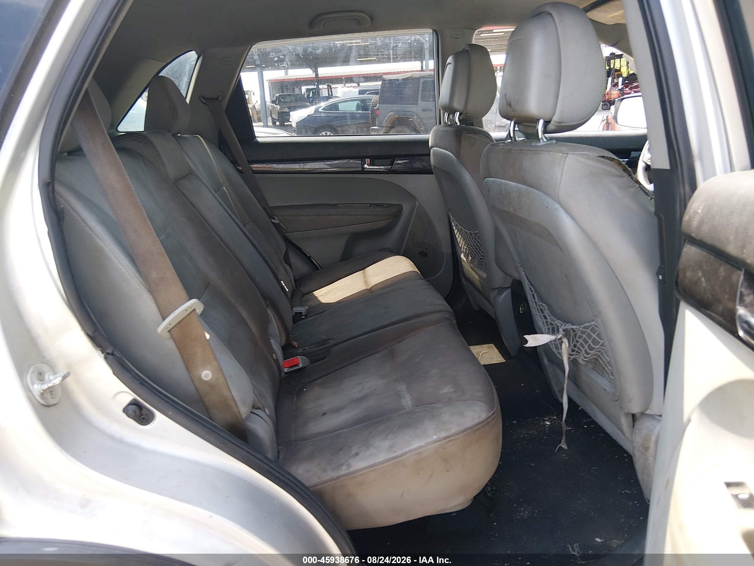 2011 Kia Sorento Lx Silver vin: 5XYKT3A18BG075227