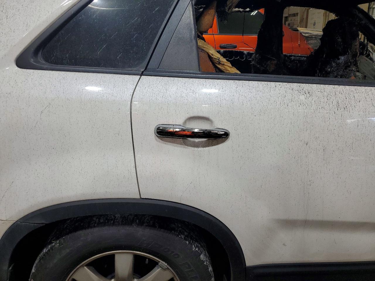 2011 Kia Sorento Lx White vin: 5XYKT3A18BG103348