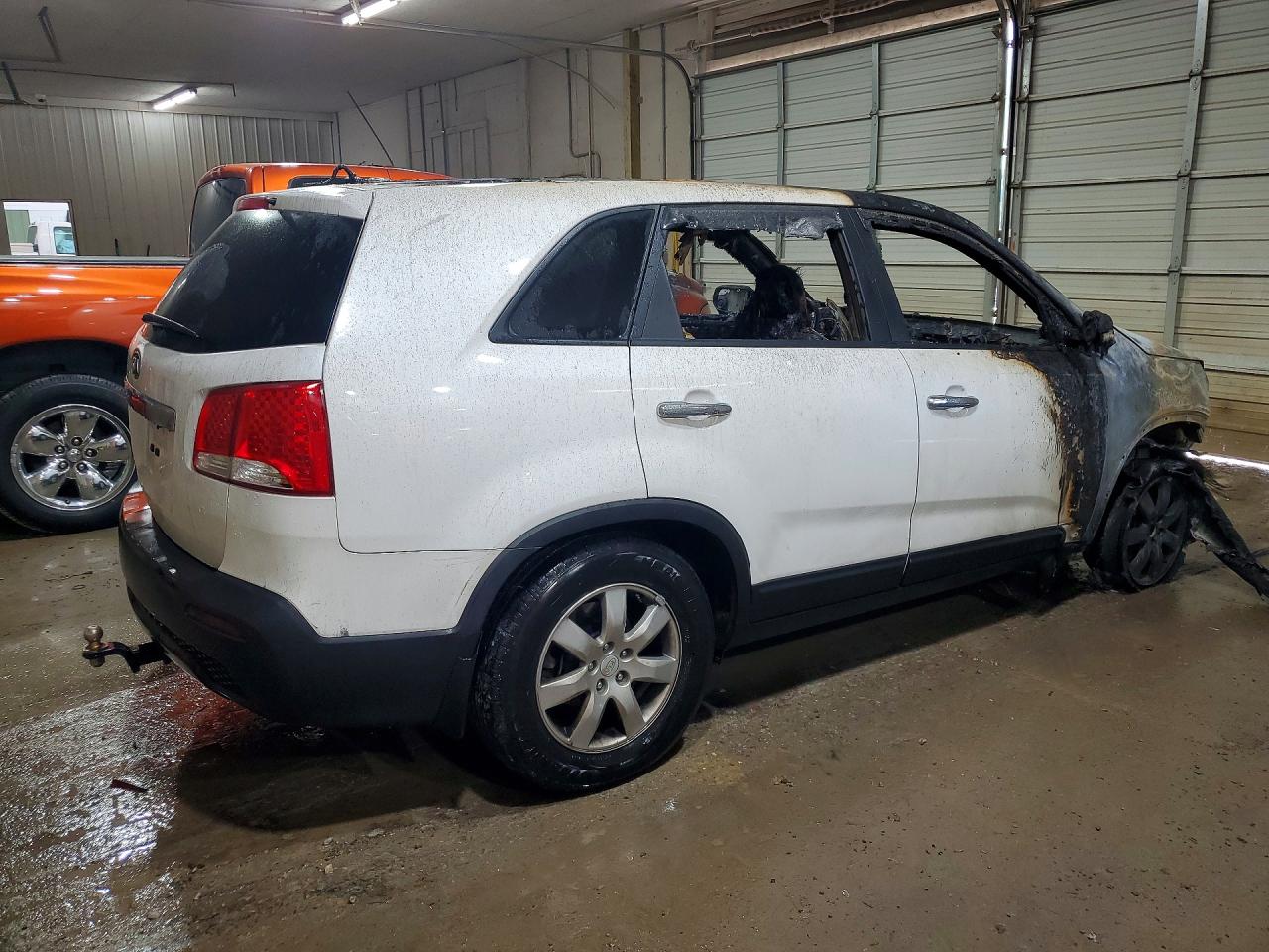 2011 Kia Sorento Lx White vin: 5XYKT3A18BG103348