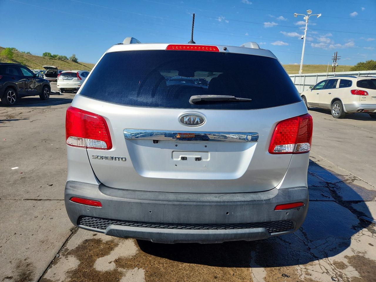 2011 Kia Sorento Lx Silver vin: 5XYKT3A18BG129772
