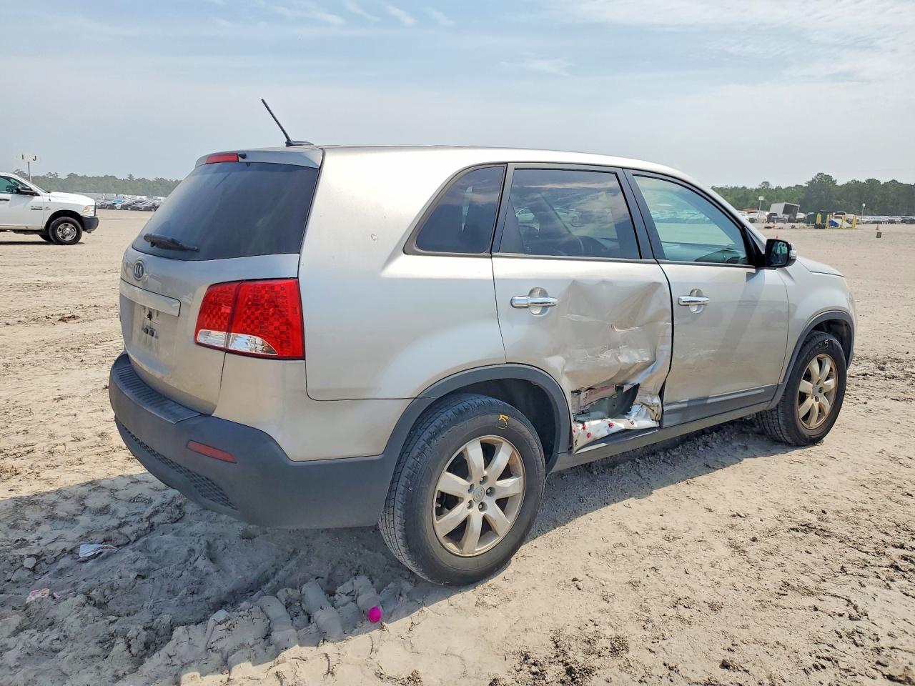 2013 Kia Sorento Lx Серебряный vin: 5XYKT3A18DG342871