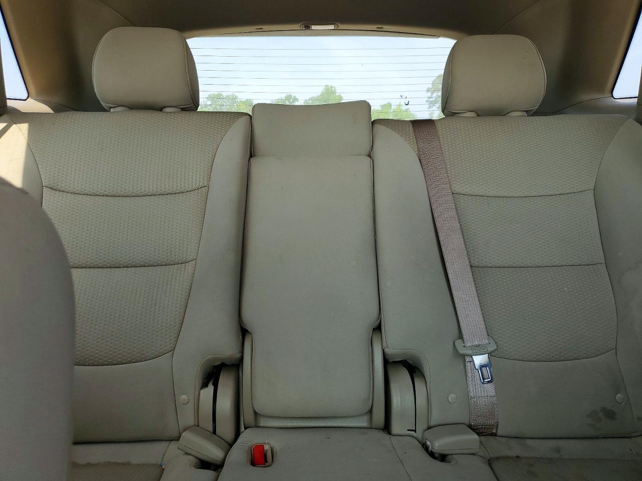 2013 Kia Sorento Lx Серебряный vin: 5XYKT3A18DG342871