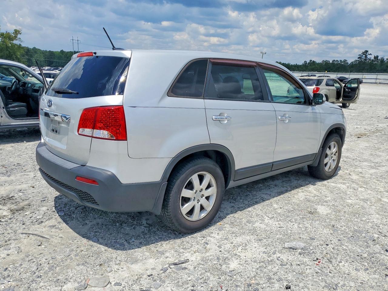 2013 Kia Sorento Lx Silver vin: 5XYKT3A18DG378303