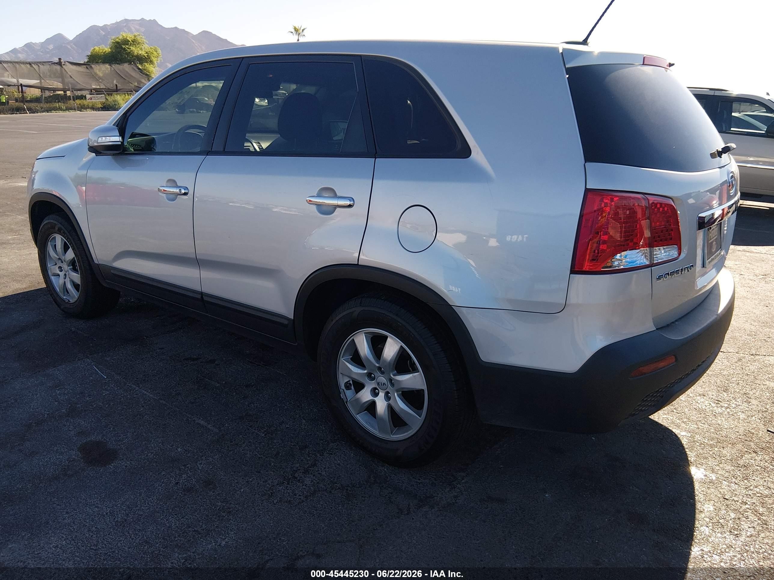 2013 Kia Sorento Lx Silver vin: 5XYKT3A18DG380861