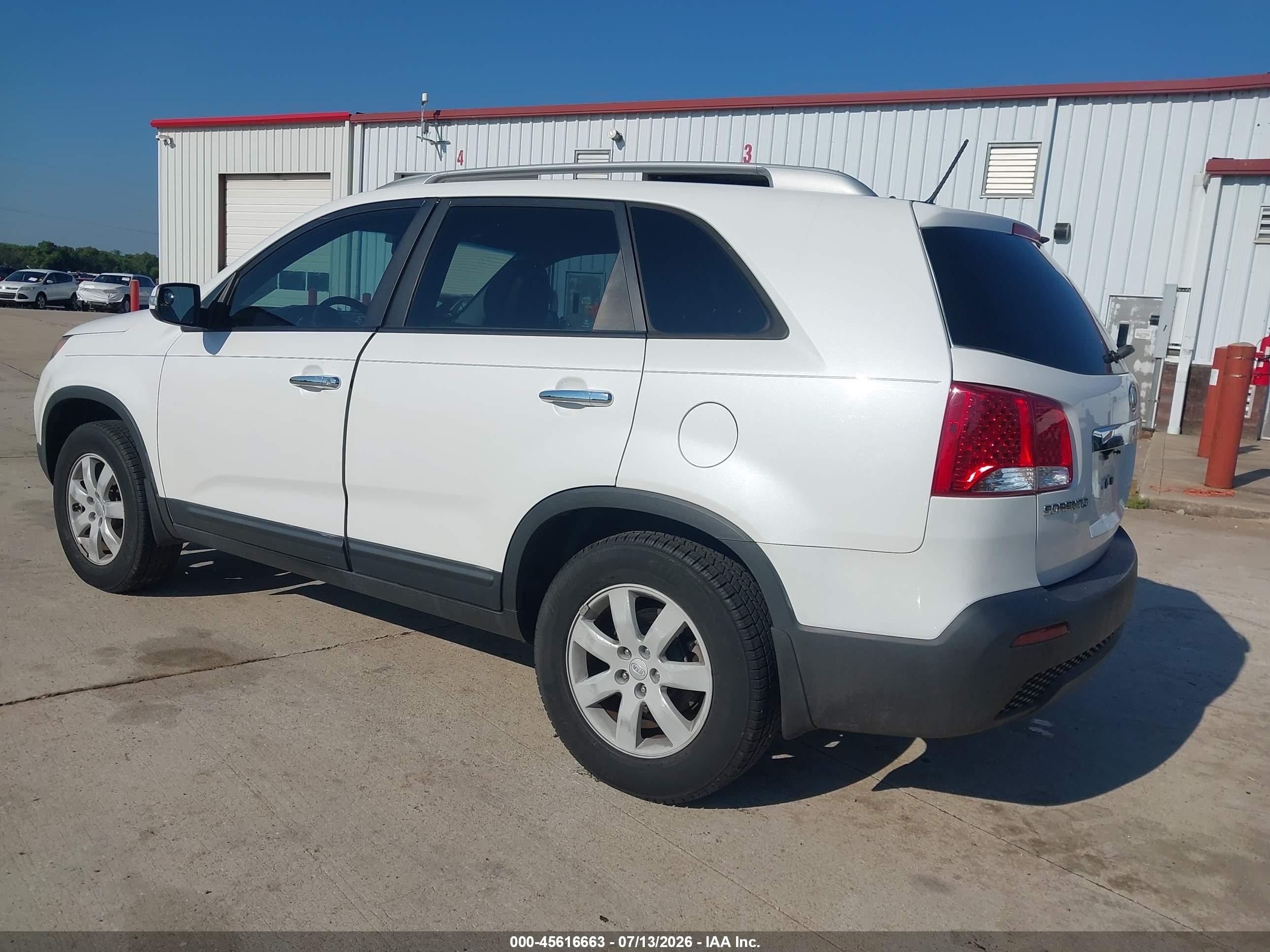 2011 Kia Sorento Lx White vin: 5XYKT3A19BG125990
