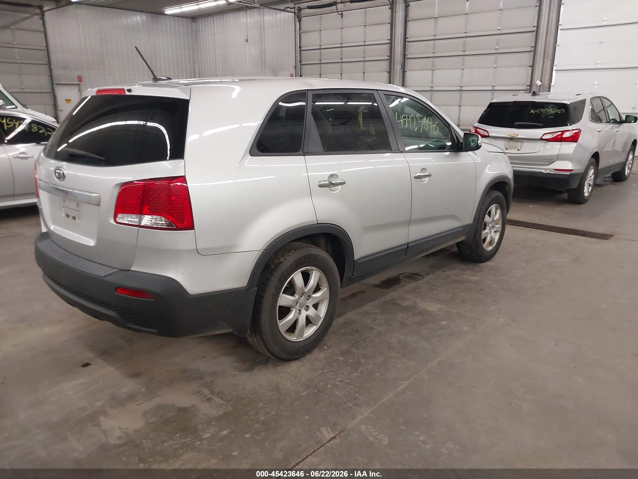 2013 Kia Sorento Lx Серебряный vin: 5XYKT3A19DG379461