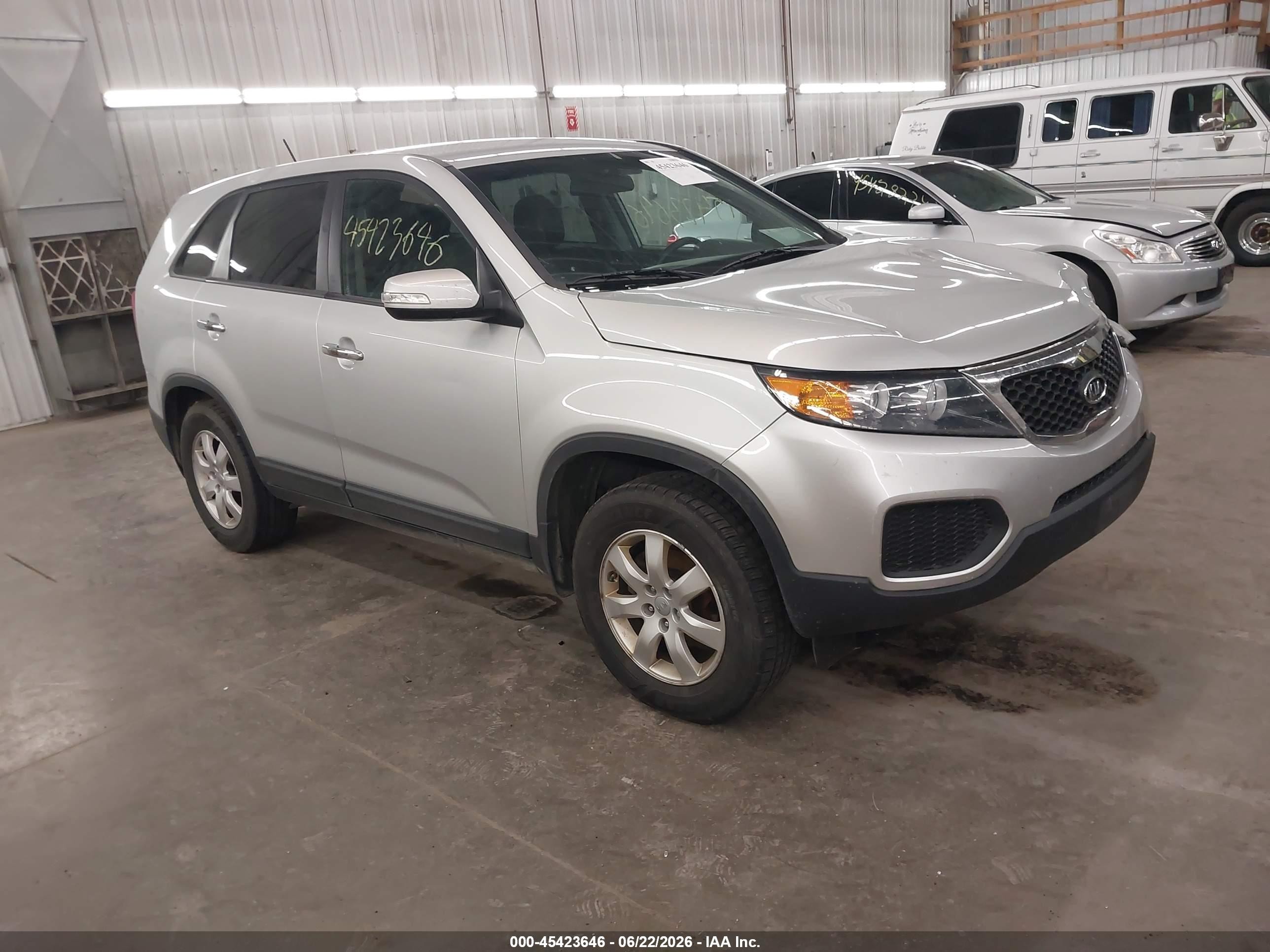 2013 Kia Sorento Lx Серебряный vin: 5XYKT3A19DG379461