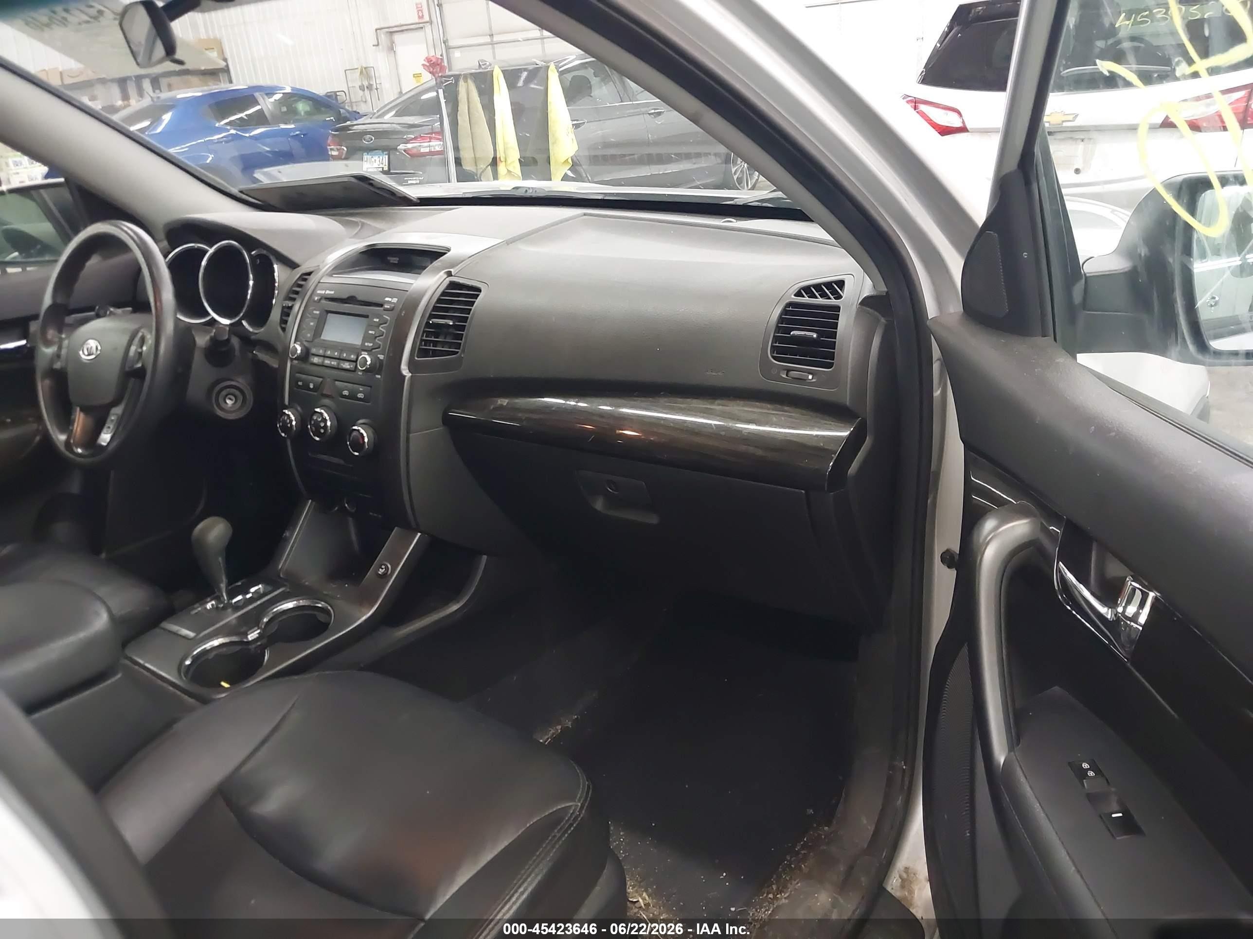 2013 Kia Sorento Lx Серебряный vin: 5XYKT3A19DG379461