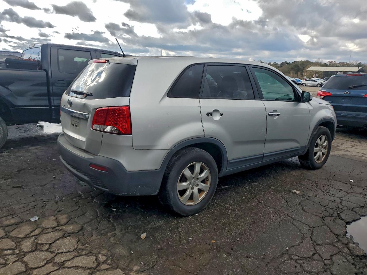 2013 Kia Sorento Lx Silver vin: 5XYKT3A19DG405816