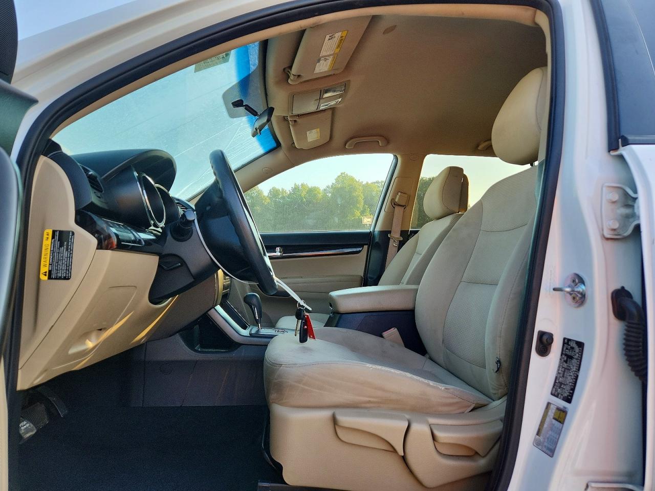 2012 Kia Sorento Lx White vin: 5XYKT3A1XCG222410