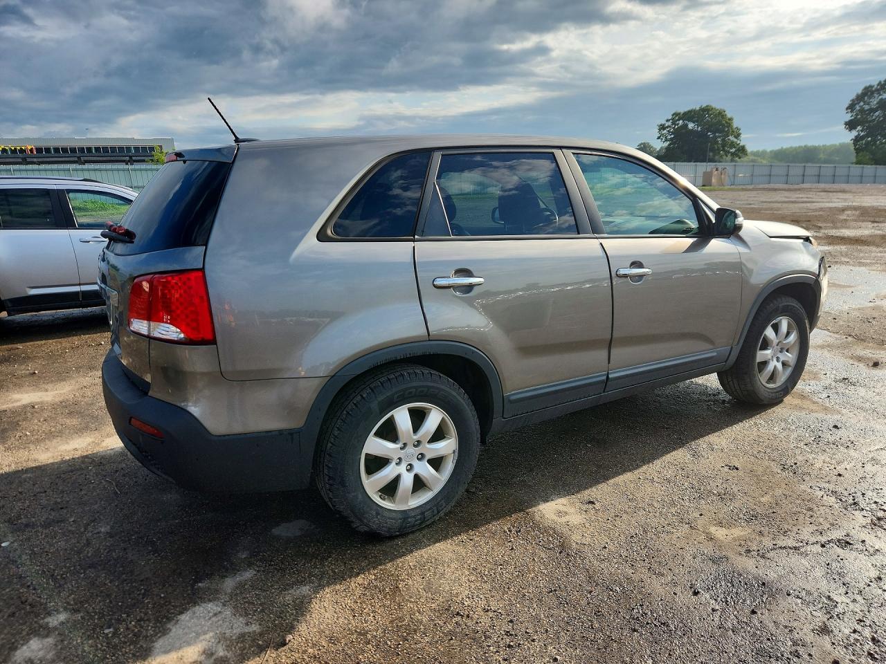 2013 Kia Sorento Lx Серый vin: 5XYKT3A1XDG400124