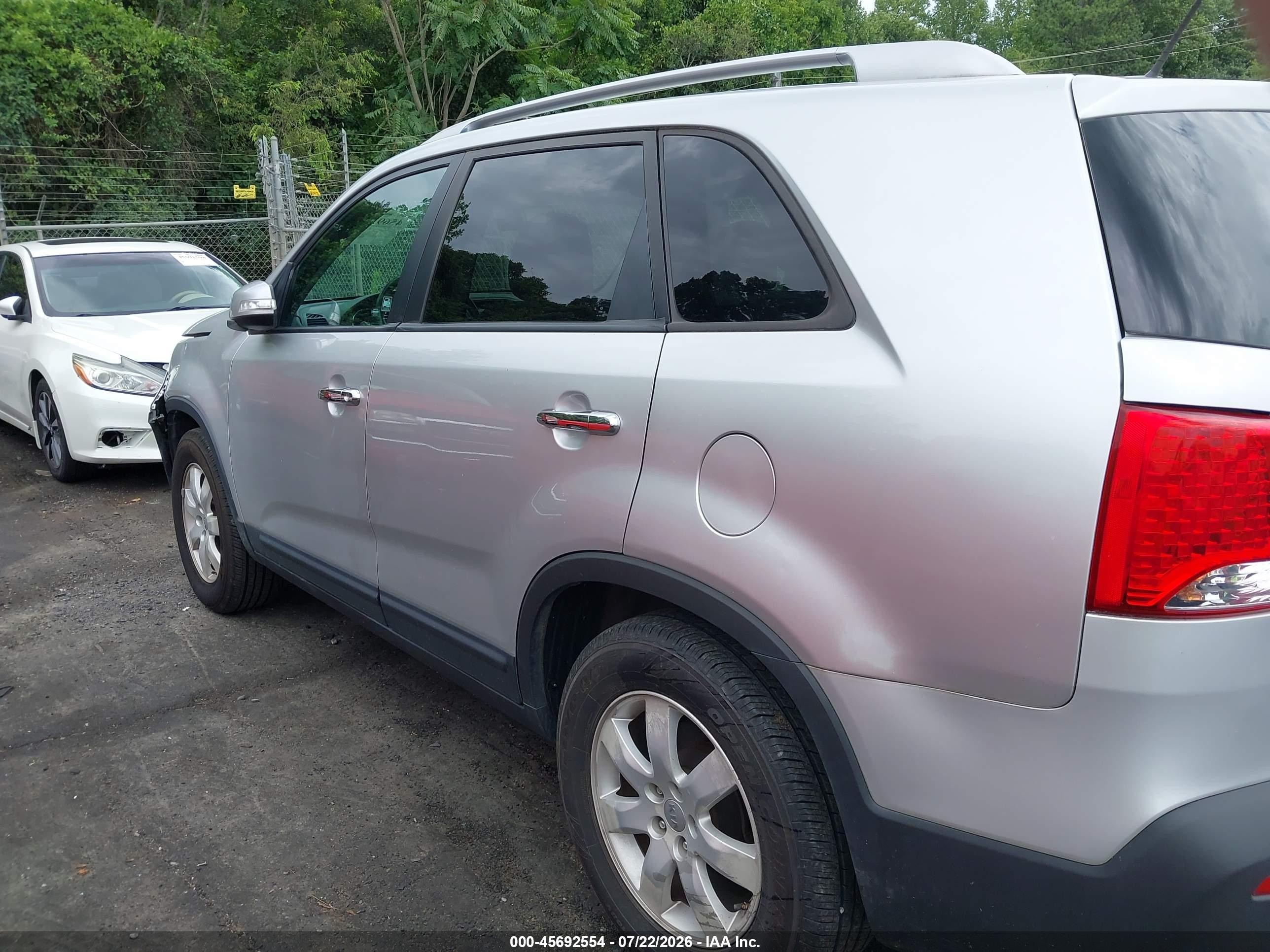 2013 Kia Sorento Lx Silver vin: 5XYKT3A60DG328958