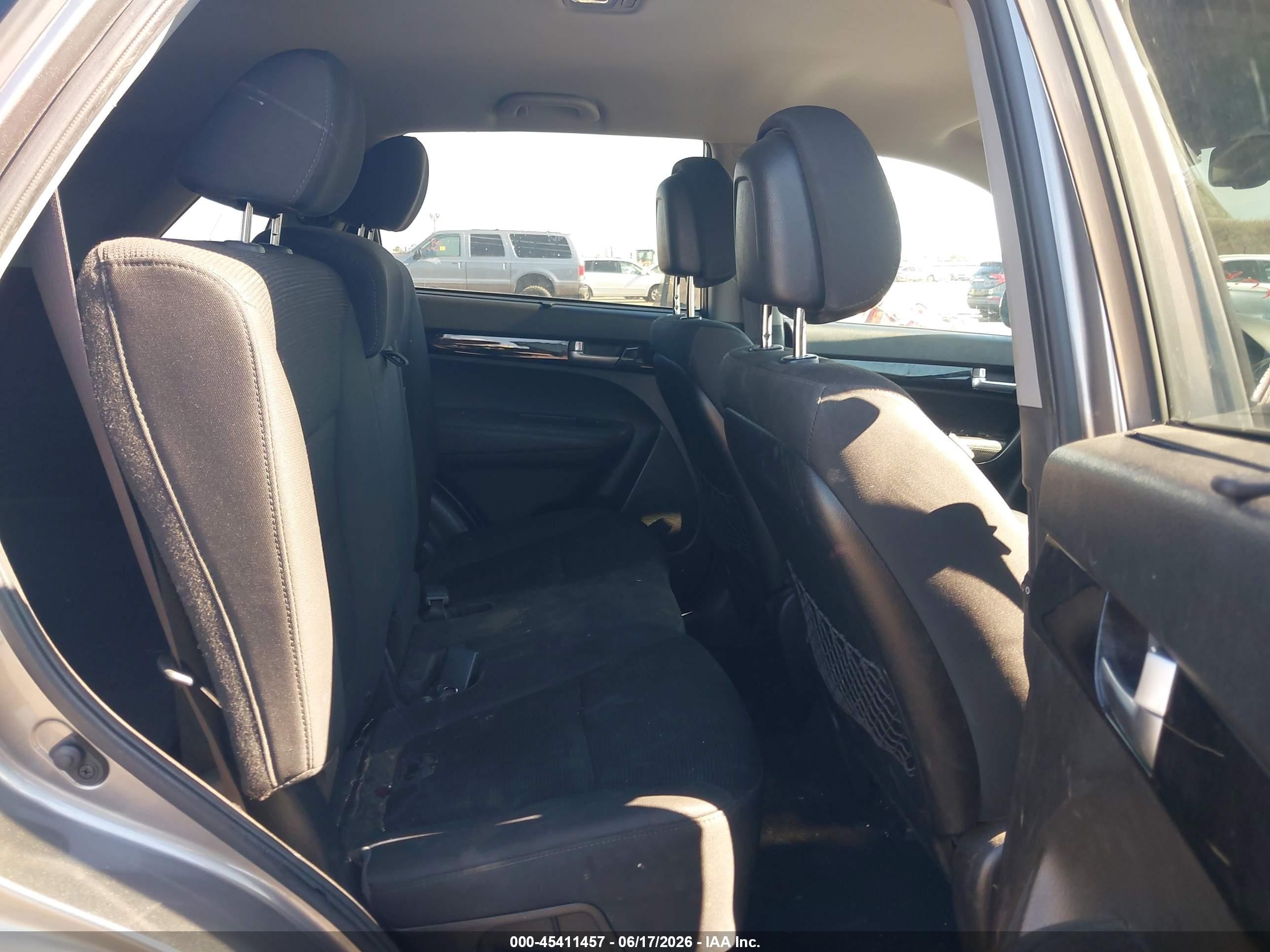 2014 Kia Sorento Lx Серый vin: 5XYKT3A60EG540289
