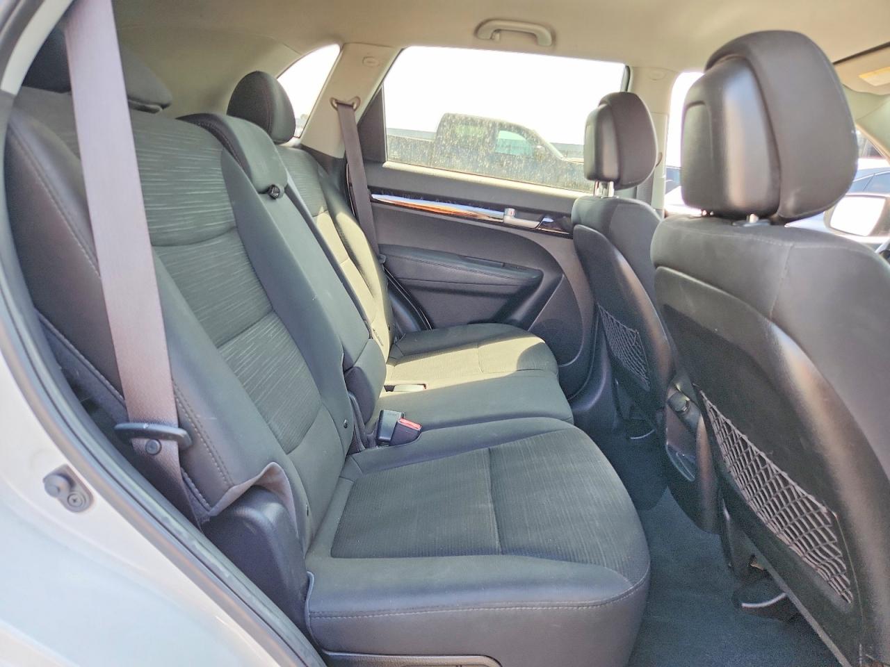 2015 Kia Sorento Lx Белый vin: 5XYKT3A60FG588053