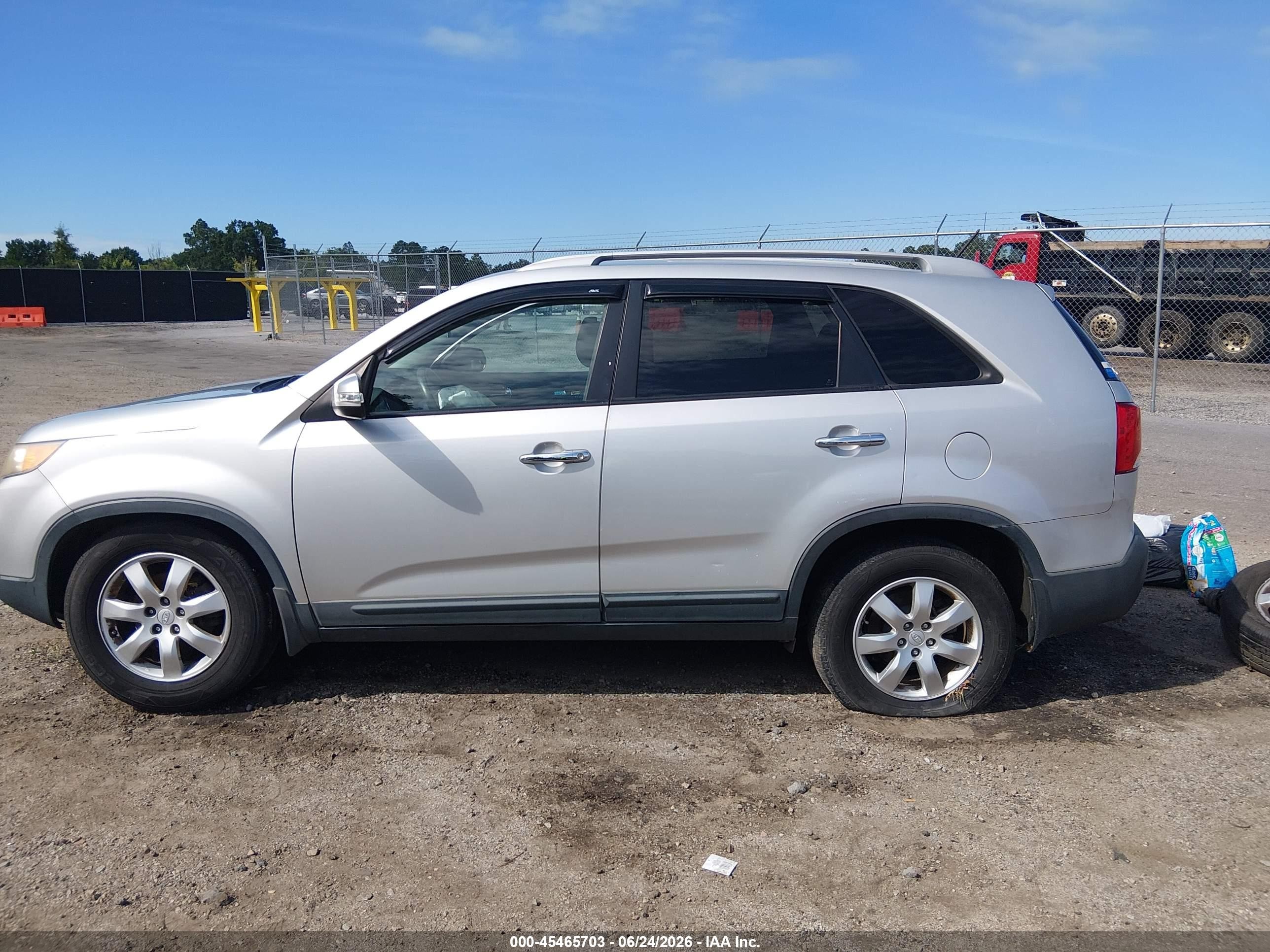 2012 Kia Sorento Lx Silver vin: 5XYKT3A61CG205202