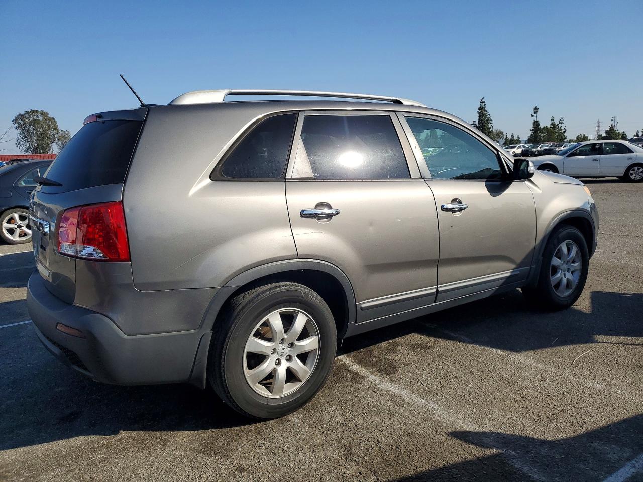 2013 Kia Sorento Lx Silver vin: 5XYKT3A61DG313787