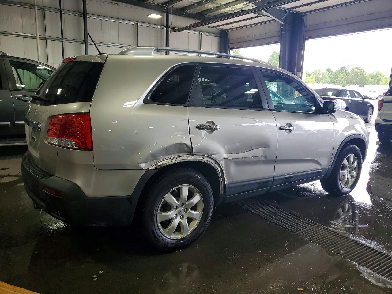 2013 Kia Sorento Lx Серый vin: 5XYKT3A61DG353951