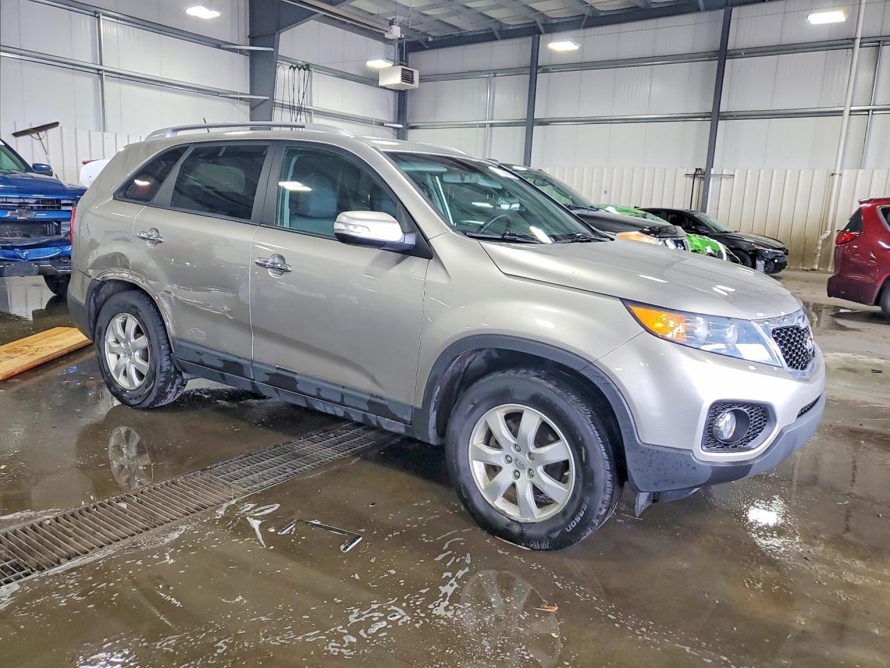 2013 Kia Sorento Lx Серый vin: 5XYKT3A61DG353951