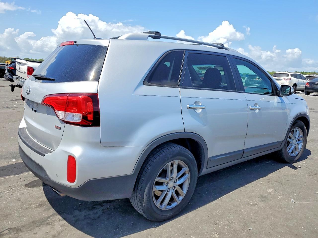 2014 Kia Sorento Lx Silver vin: 5XYKT3A61EG432649