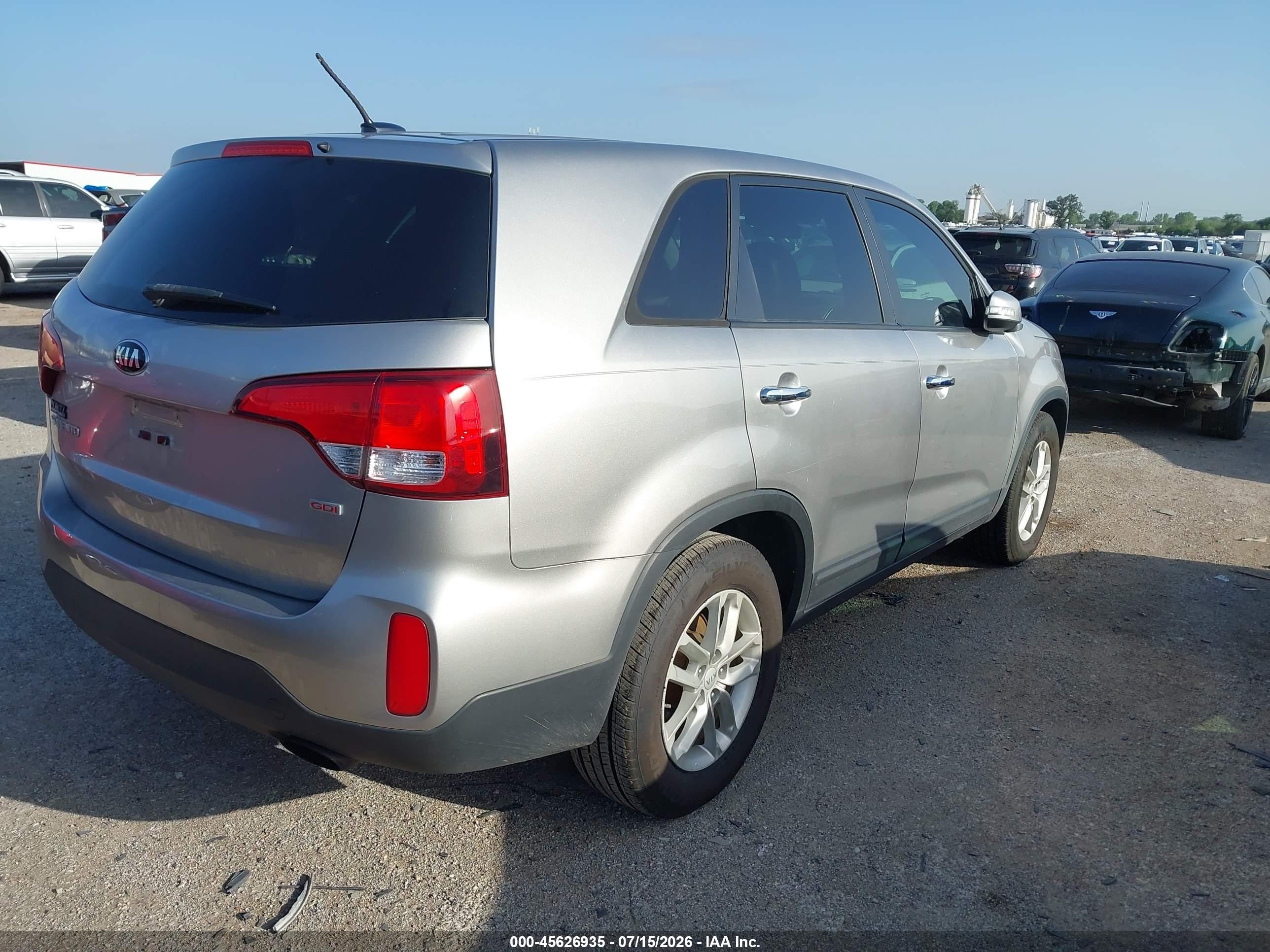 2015 Kia Sorento Lx Silver vin: 5XYKT3A61FG630827