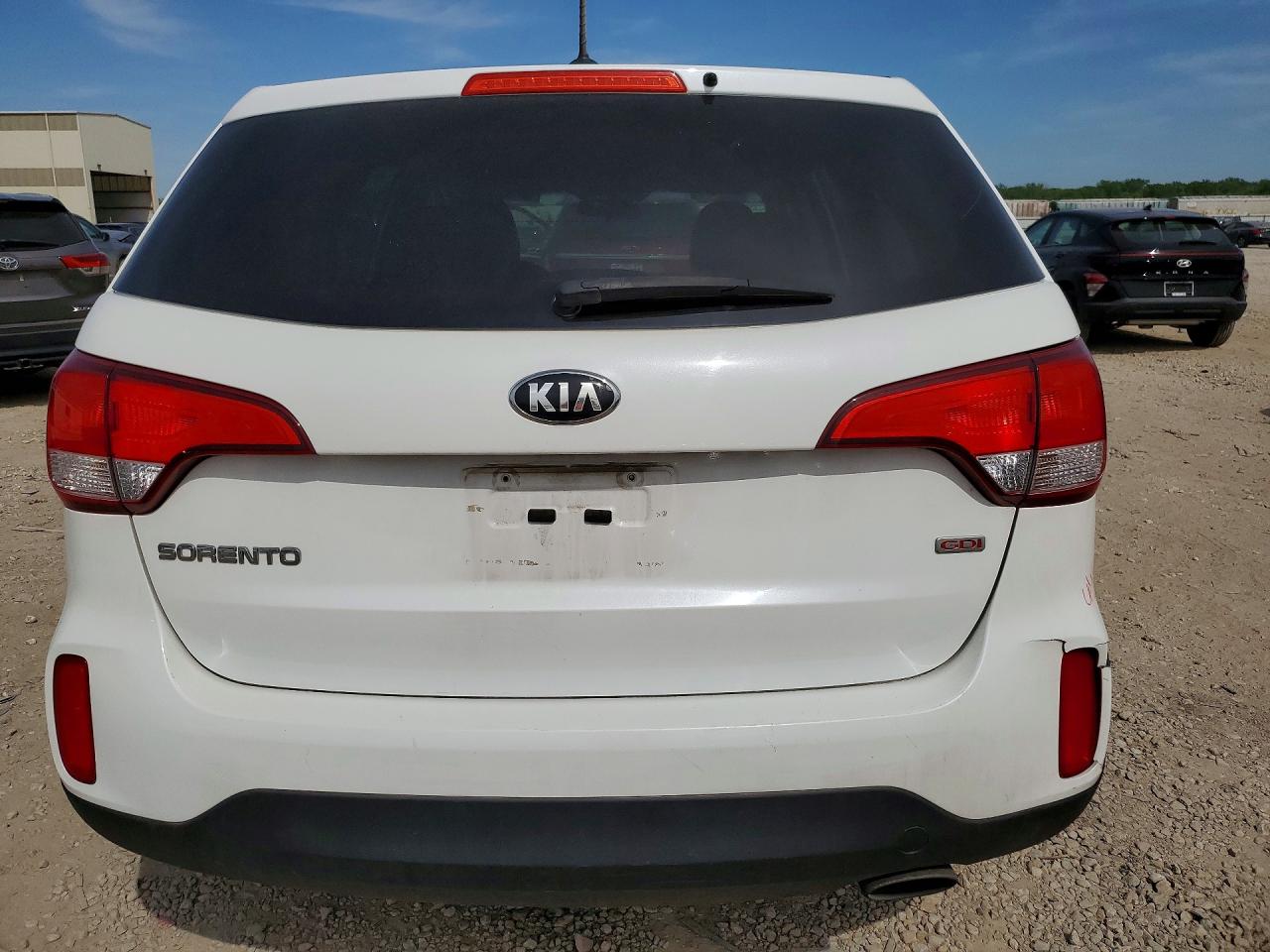 2015 Kia Sorento Lx White vin: 5XYKT3A61FG661463