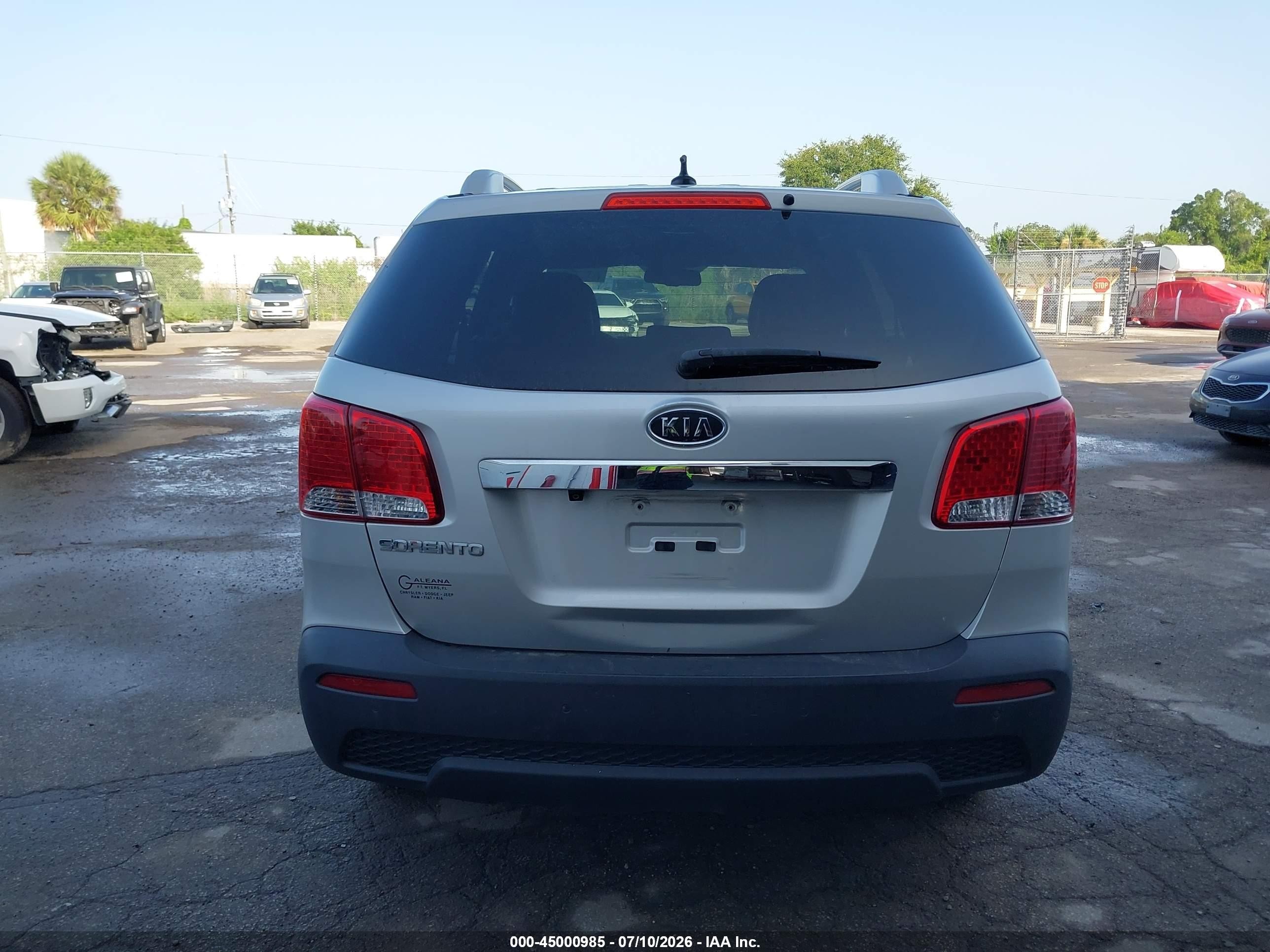 2013 Kia Sorento Lx Silver vin: 5XYKT3A62DG381354