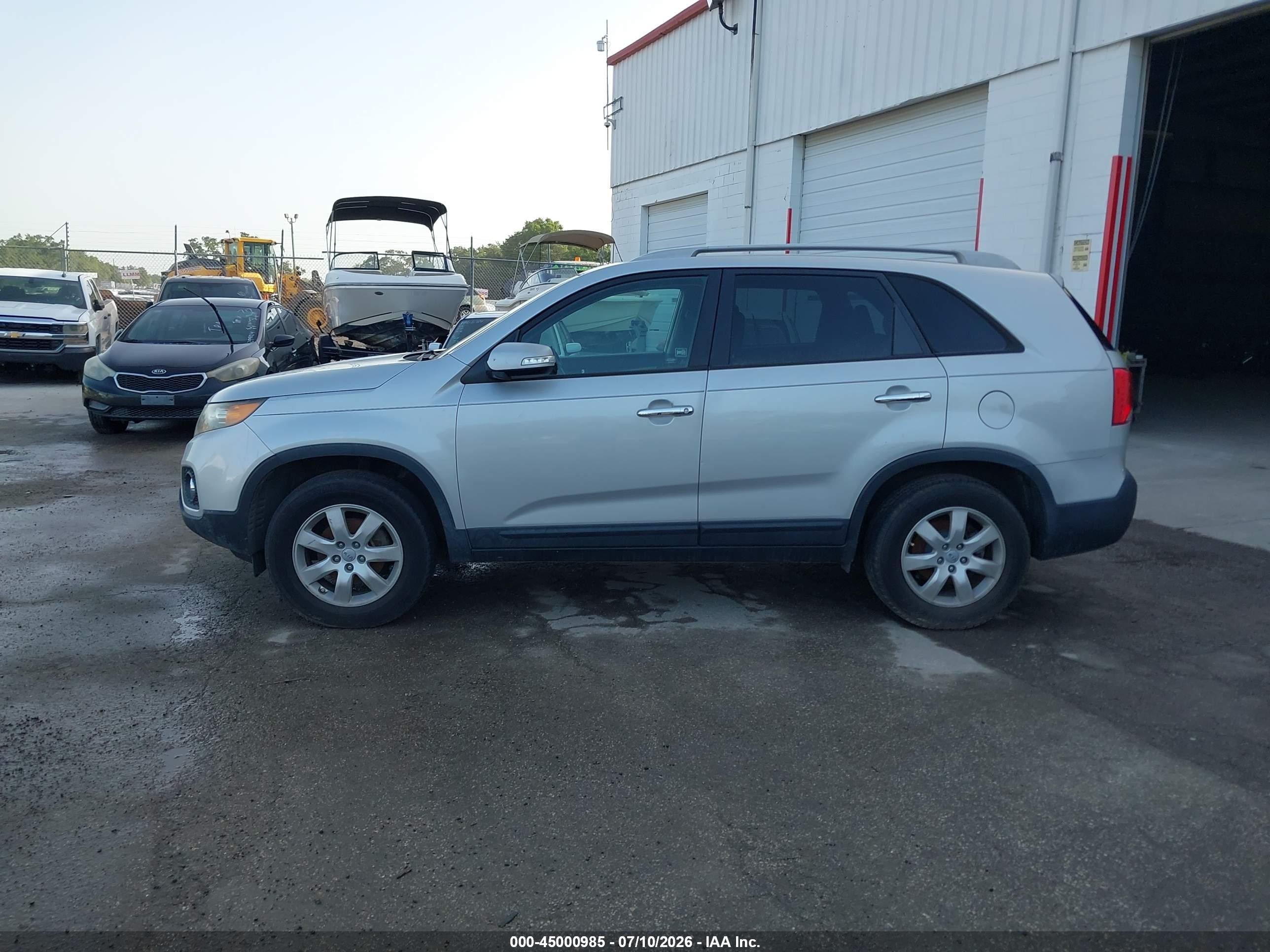 2013 Kia Sorento Lx Silver vin: 5XYKT3A62DG381354