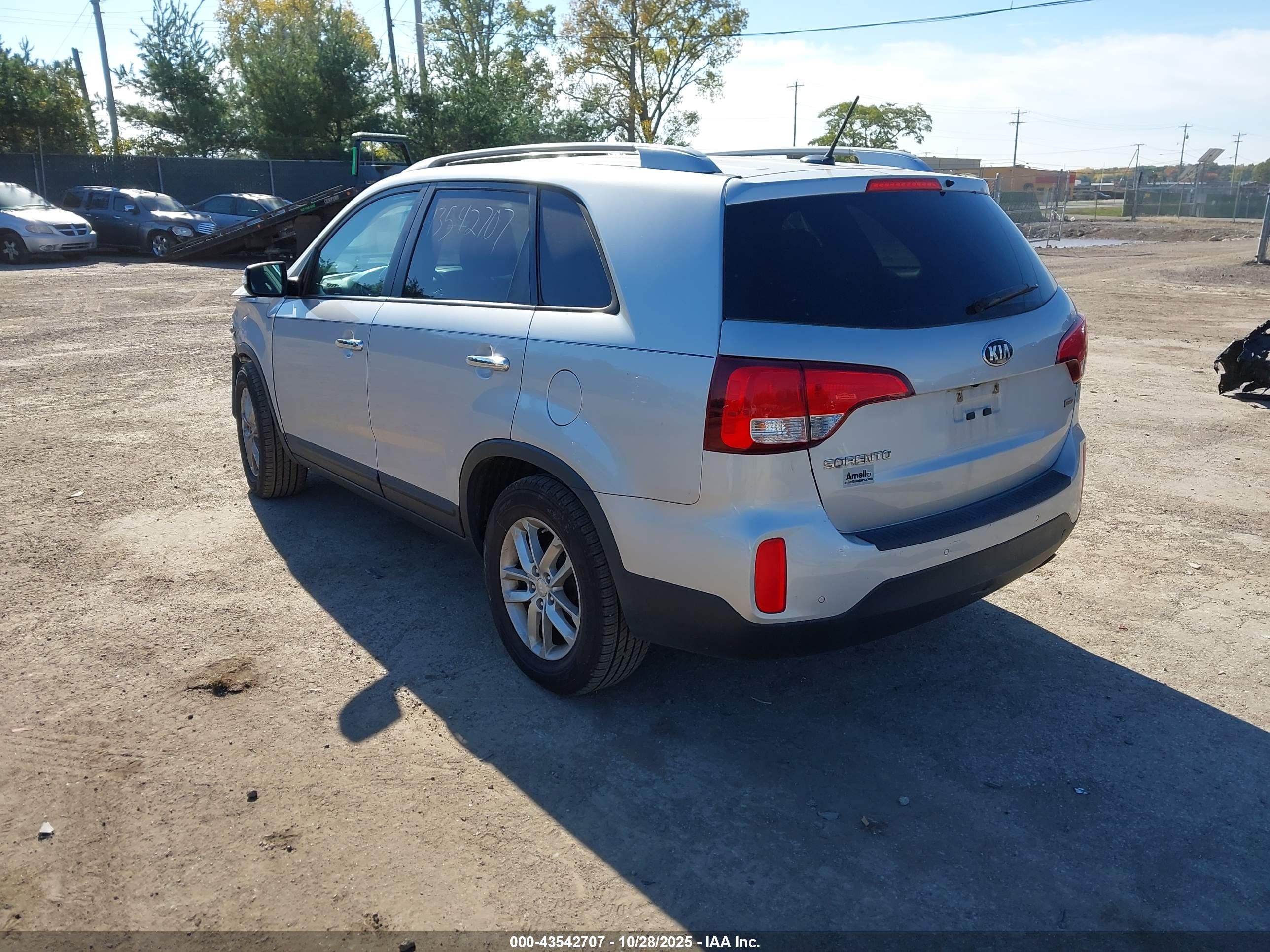 2014 Kia Sorento Lx Silver vin: 5XYKT3A62EG496361