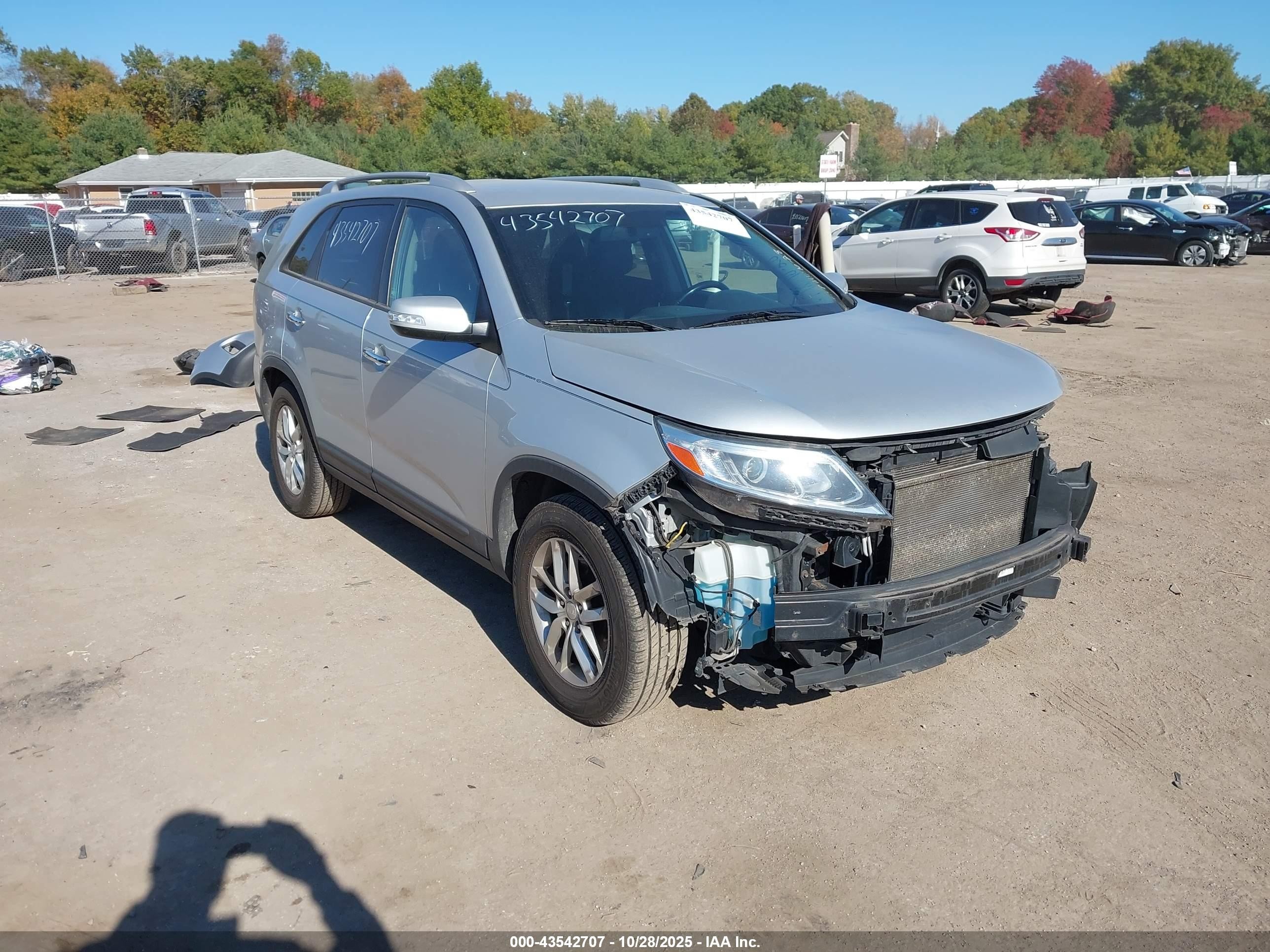 2014 Kia Sorento Lx Silver vin: 5XYKT3A62EG496361
