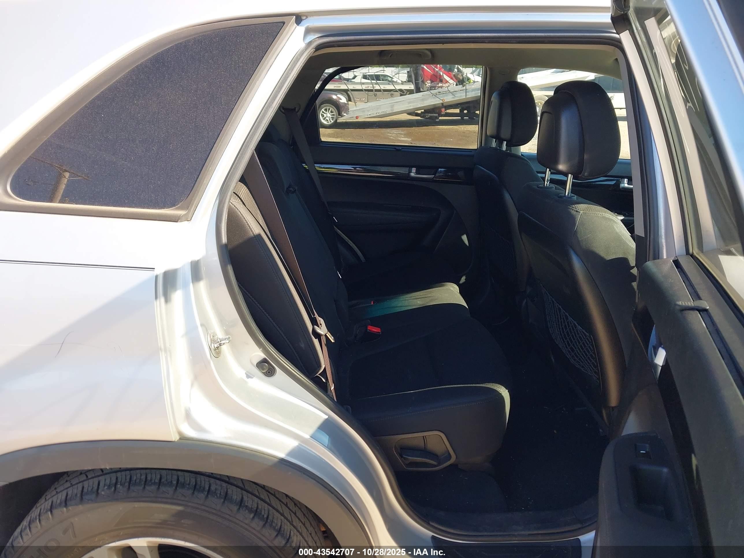 2014 Kia Sorento Lx Silver vin: 5XYKT3A62EG496361