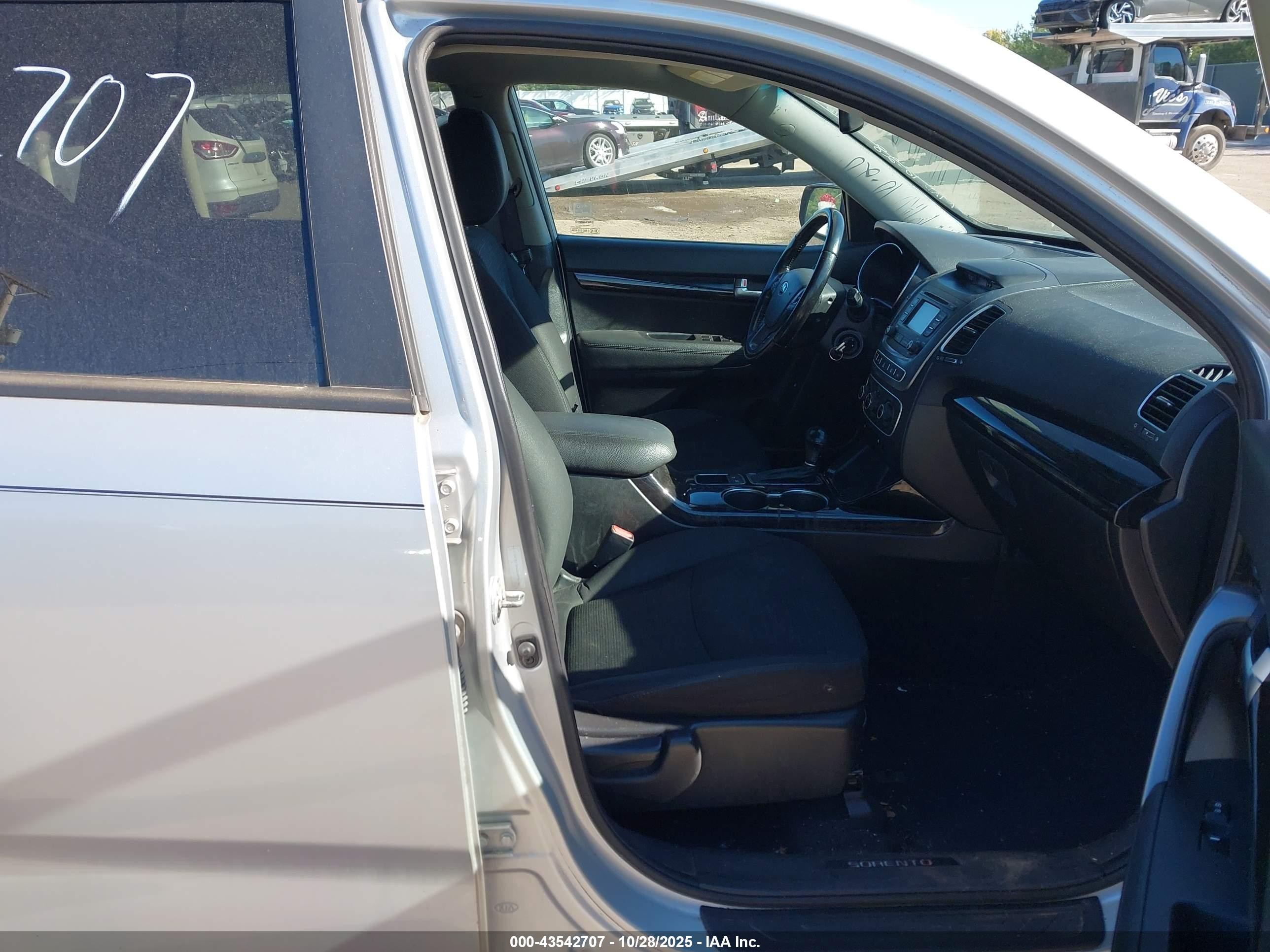 2014 Kia Sorento Lx Silver vin: 5XYKT3A62EG496361