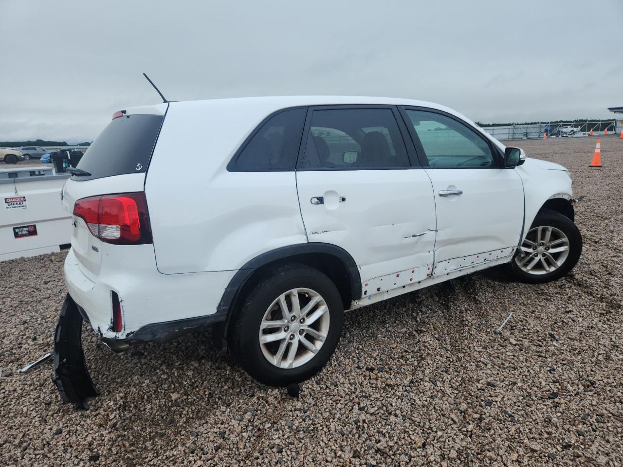 2015 Kia Sorento Lx White vin: 5XYKT3A62FG551506
