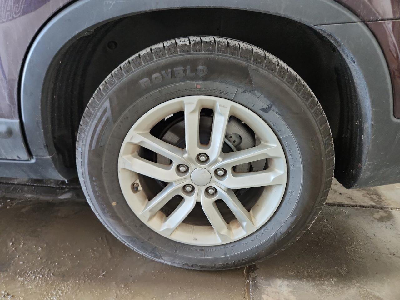 2015 Kia Sorento Lx Фиолетовый vin: 5XYKT3A62FG580620 Damage: Left Rear Tire, Worn, Replacement Required