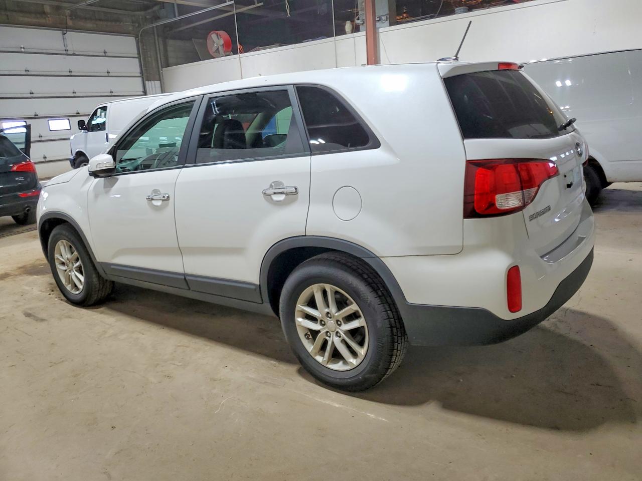 2015 Kia Sorento White vin: 5XYKT3A62FG590077
