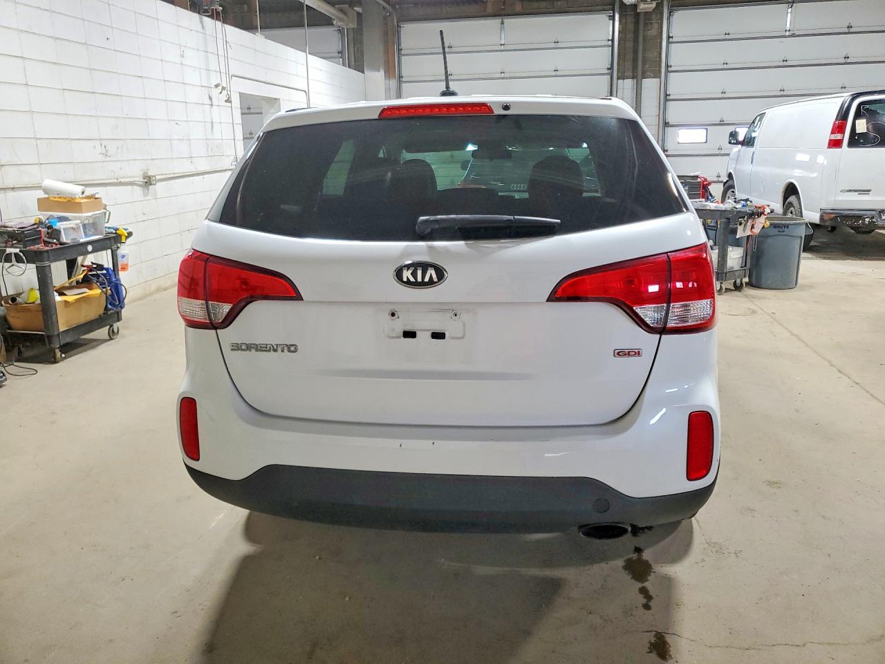 2015 Kia Sorento White vin: 5XYKT3A62FG590077