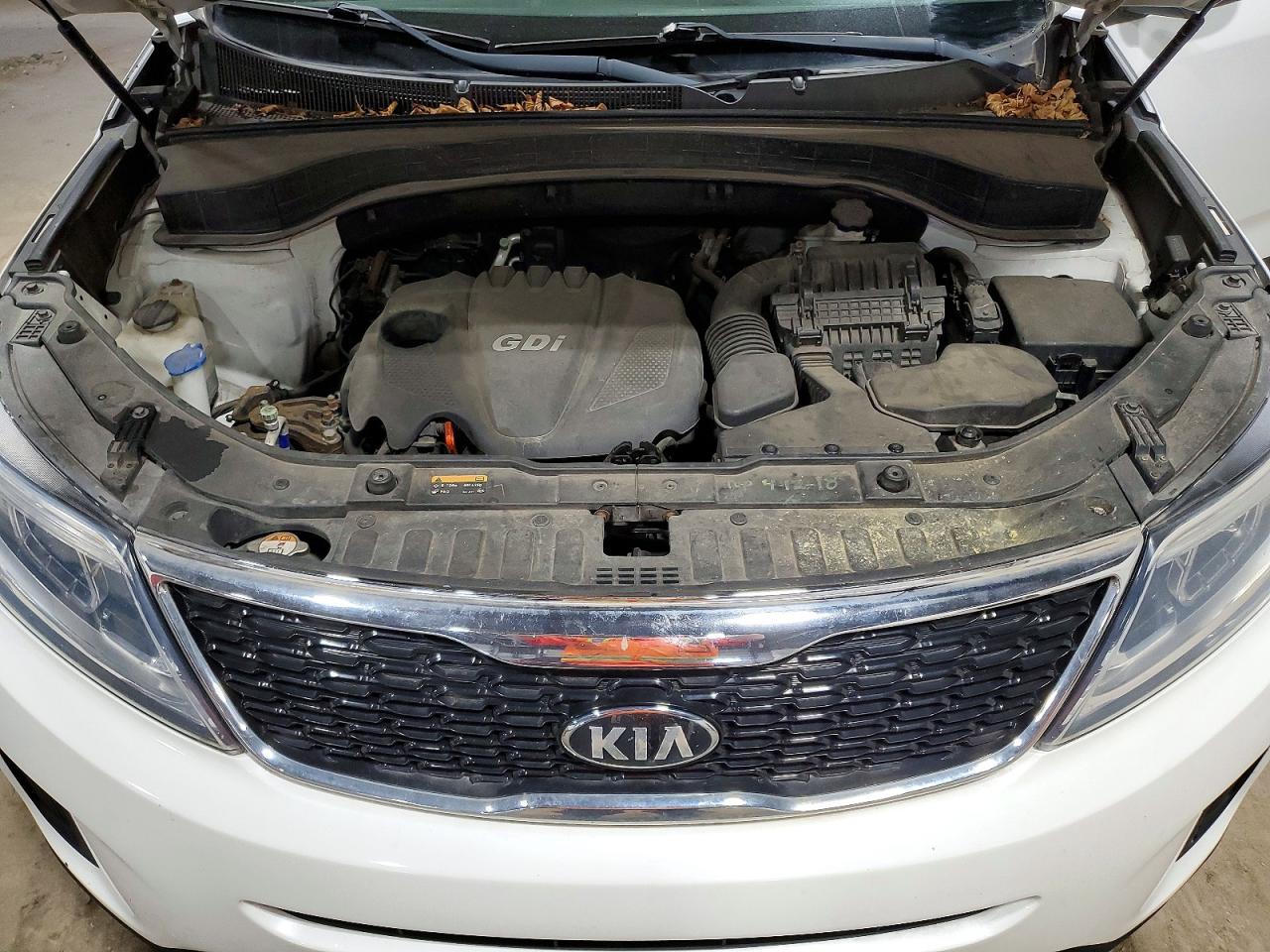 2015 Kia Sorento White vin: 5XYKT3A62FG590077